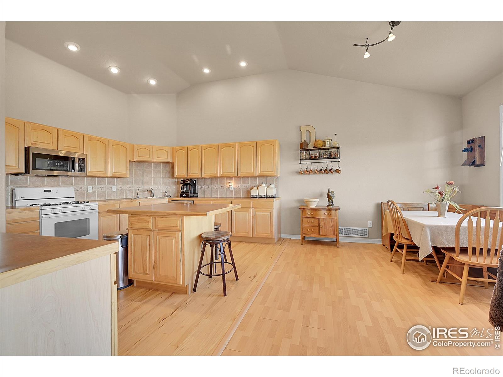 MLS Image #14 for 22990  county road 30 ,hudson, Colorado