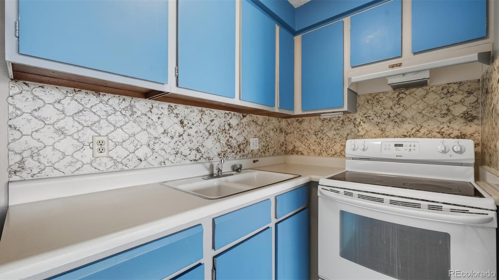 MLS Image #12 for 411  lakewood circle b709,colorado springs, Colorado