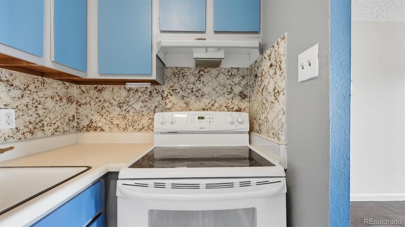 MLS Image #13 for 411  lakewood circle b709,colorado springs, Colorado