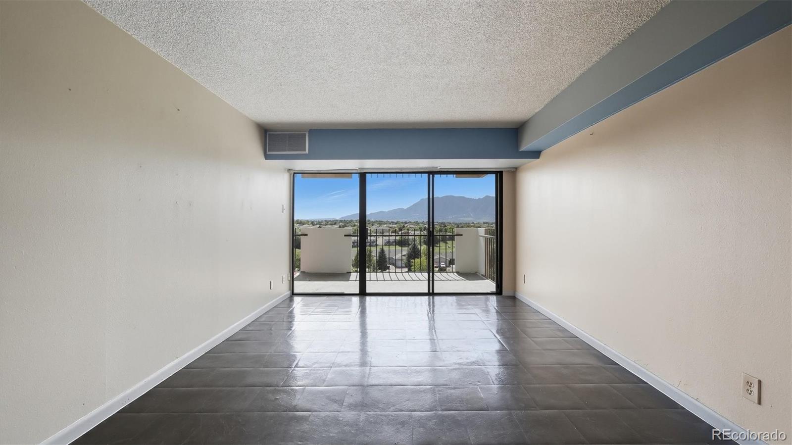 MLS Image #8 for 411  lakewood circle b709,colorado springs, Colorado