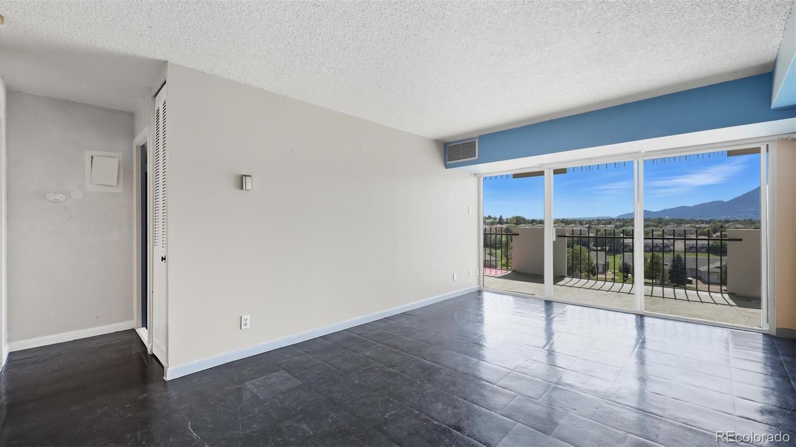 MLS Image #9 for 411  lakewood circle b709,colorado springs, Colorado