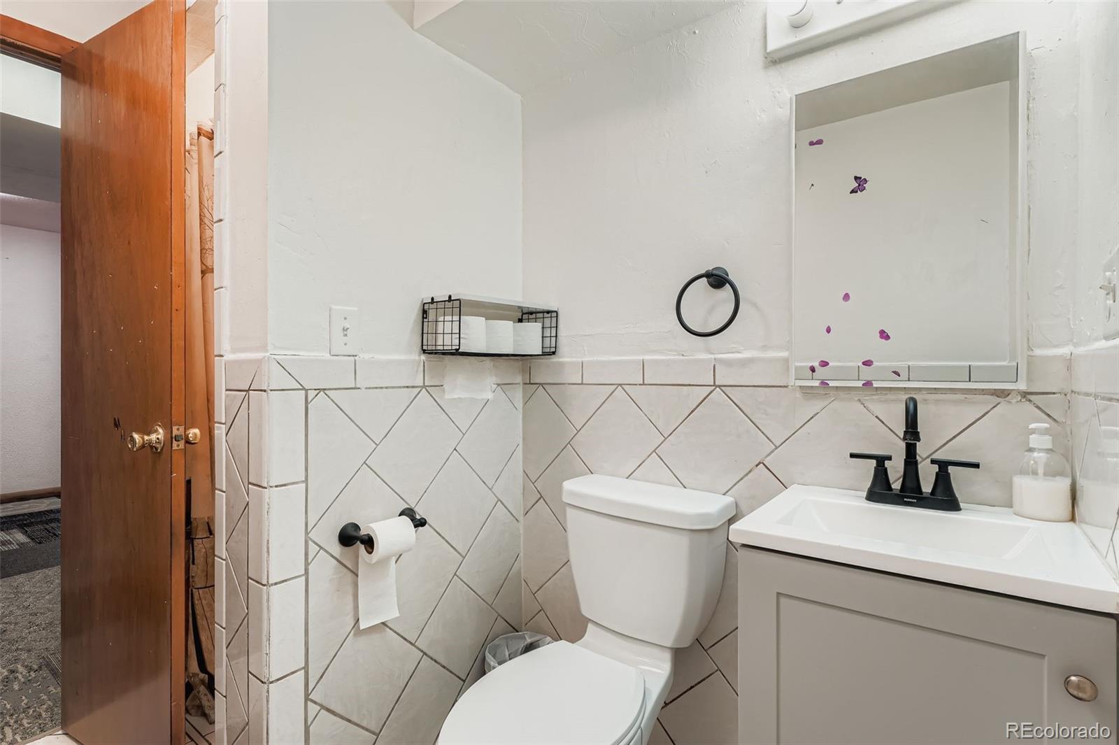 MLS Image #12 for 1591 s zuni street,denver, Colorado
