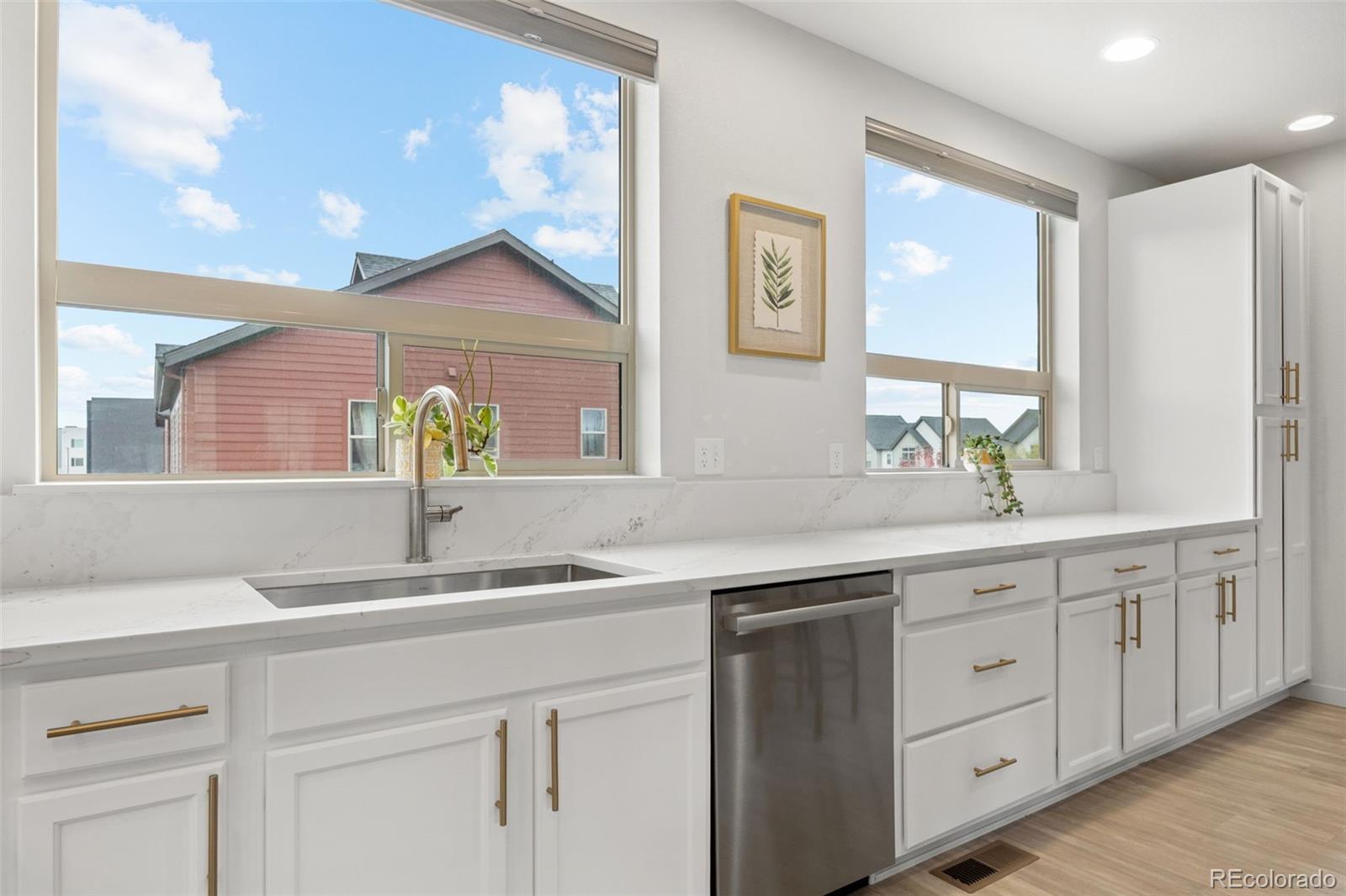 MLS Image #5 for 9110 e 52nd drive,denver, Colorado