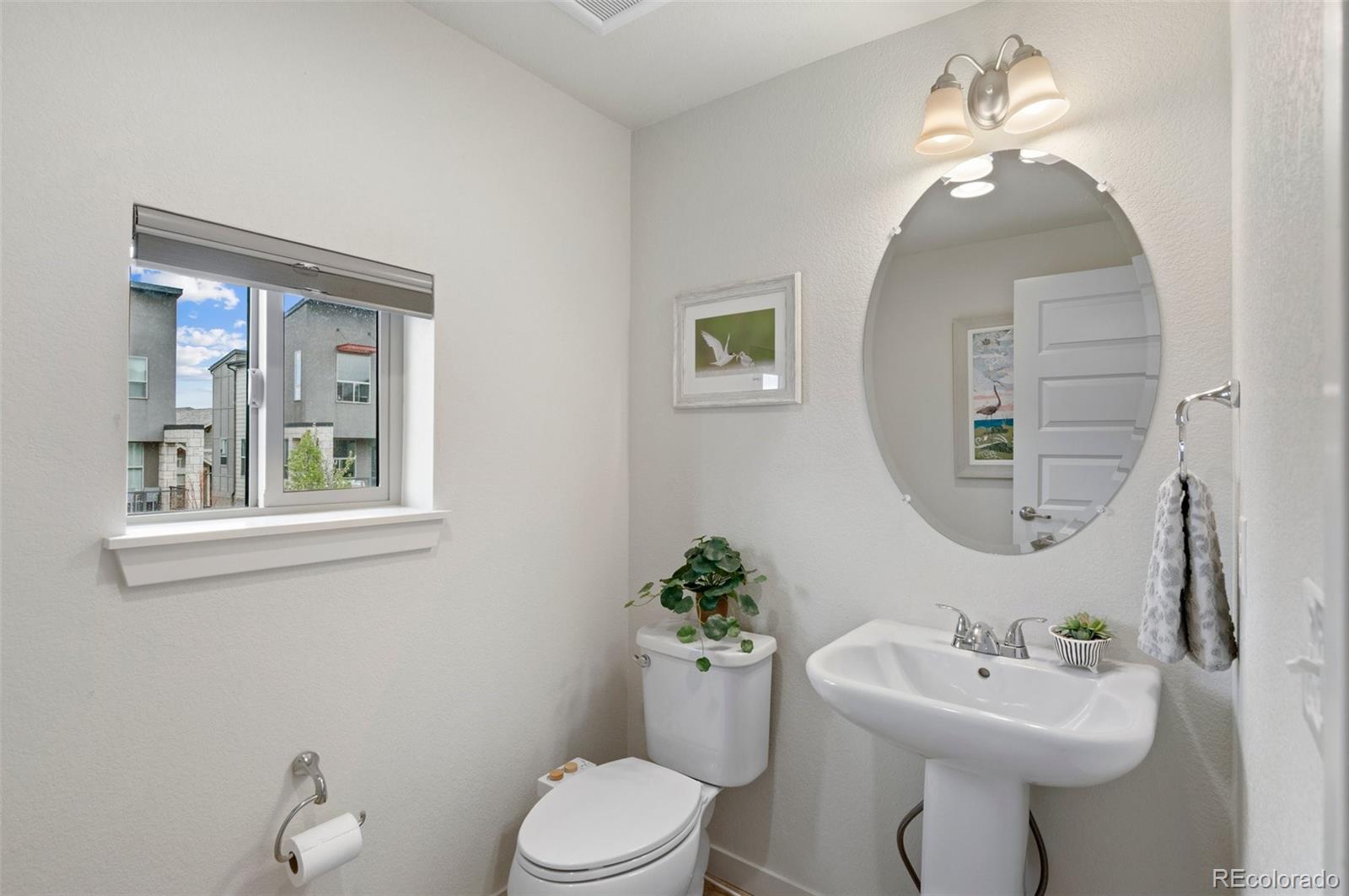 MLS Image #8 for 9110 e 52nd drive,denver, Colorado