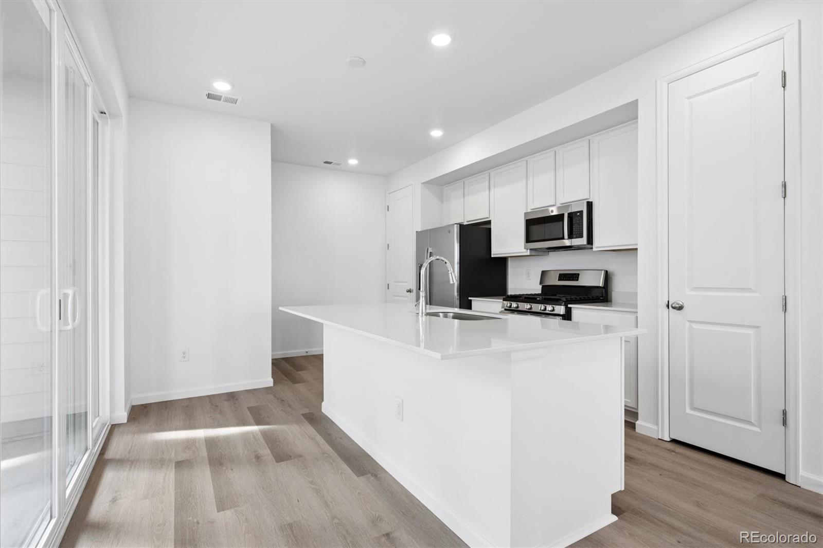 MLS Image #4 for 6629 n netherland street,aurora, Colorado