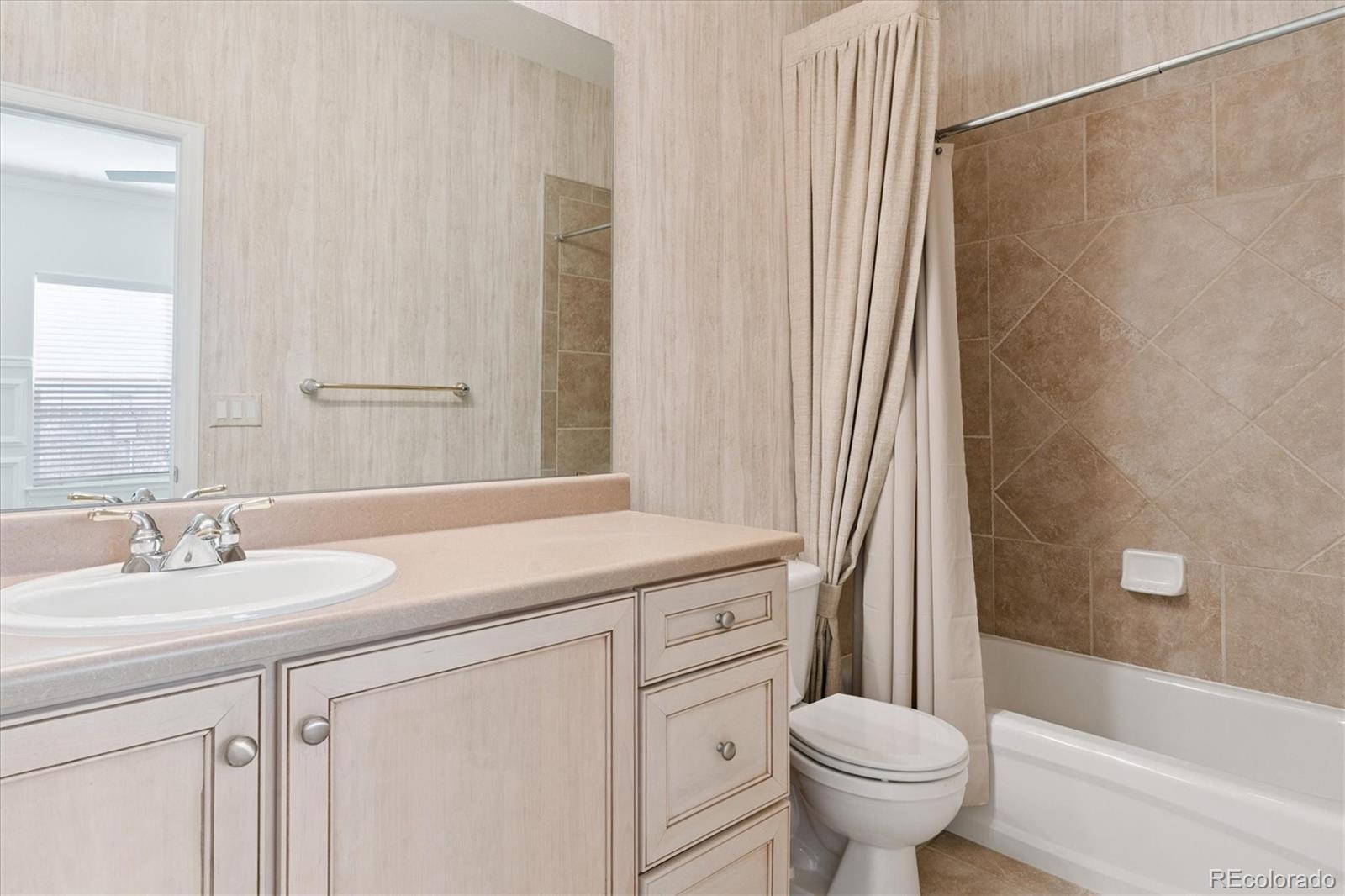 MLS Image #15 for 7127 s versailles street,aurora, Colorado