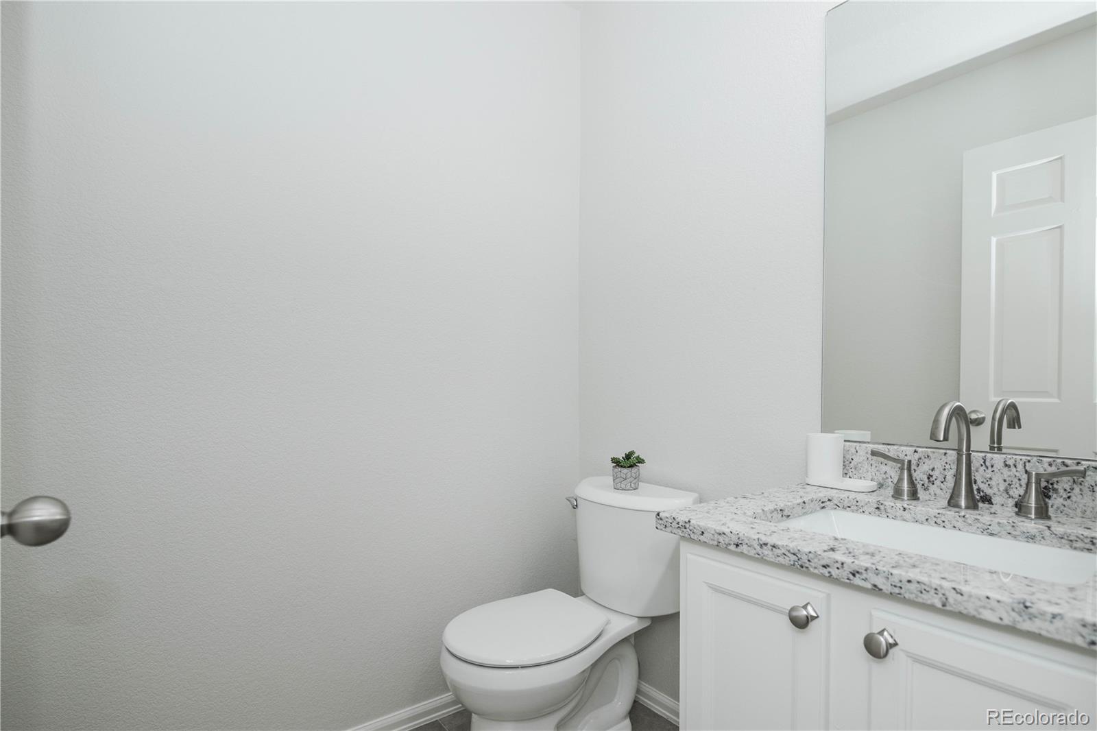 MLS Image #13 for 16975 e arkansas avenue,aurora, Colorado