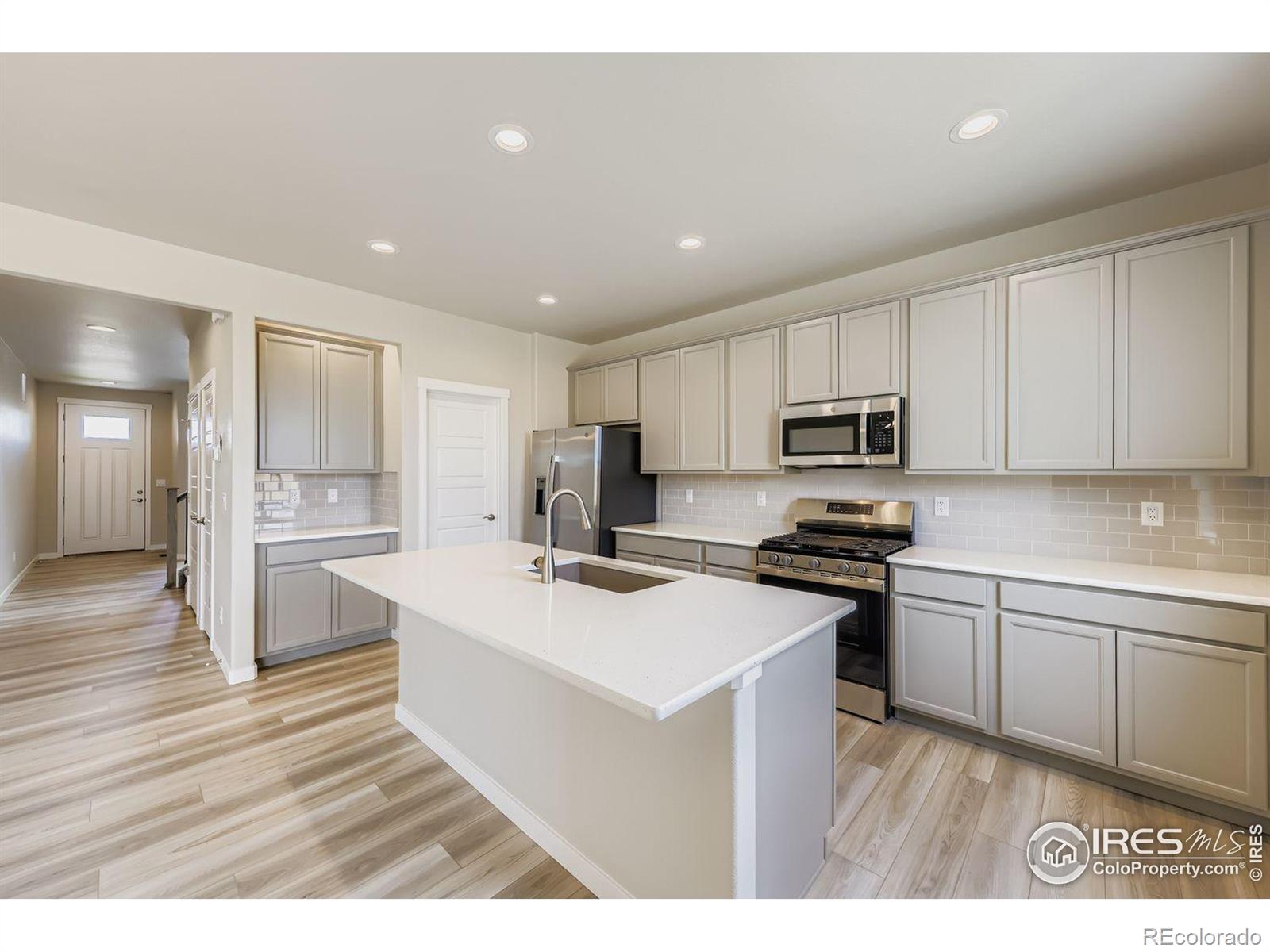 MLS Image #11 for 13  chipeta way,lochbuie, Colorado