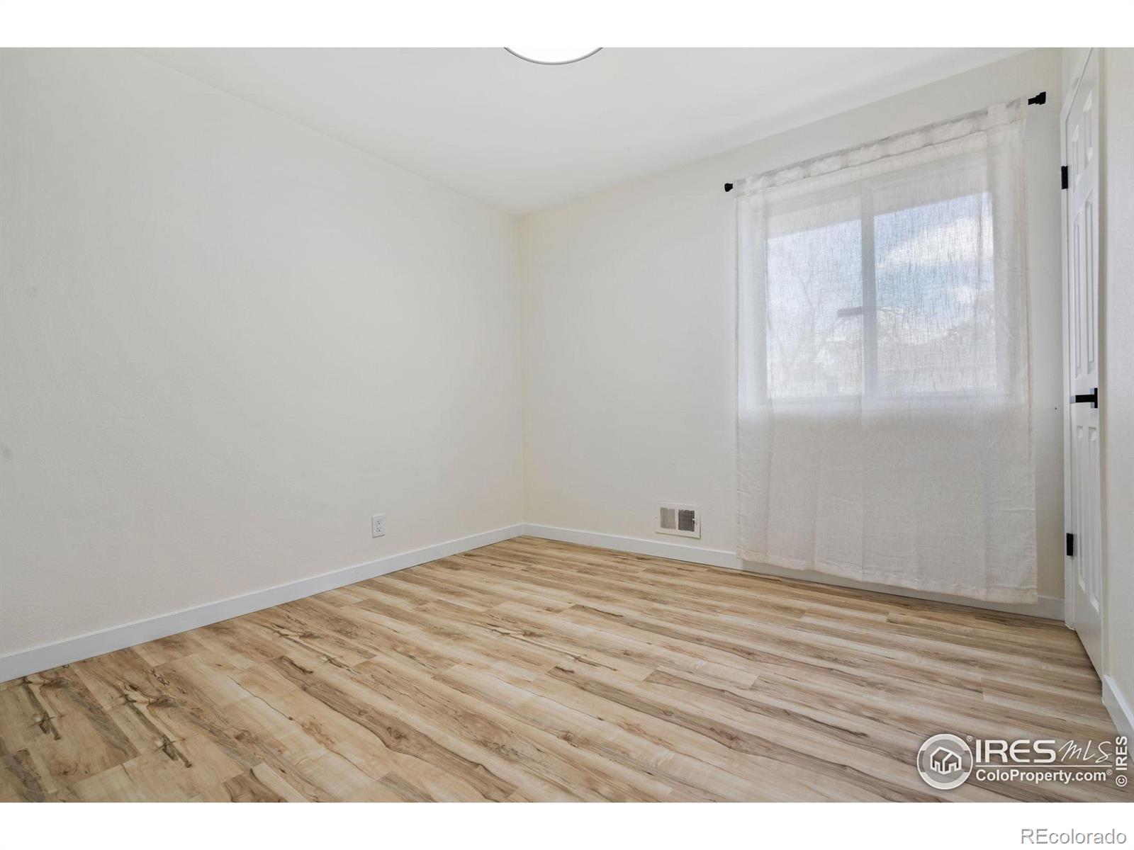 MLS Image #10 for 12203 e 53rd avenue,denver, Colorado