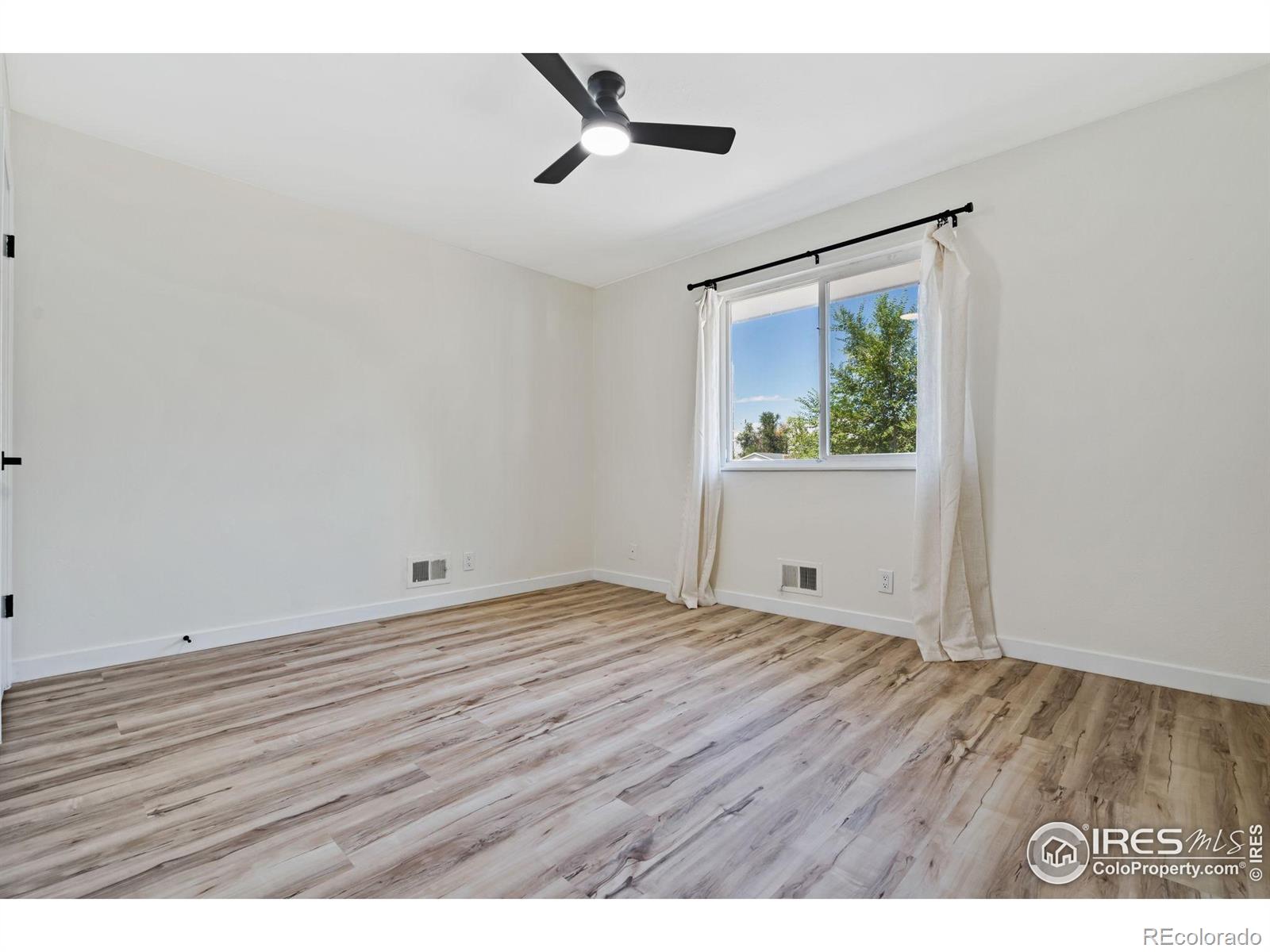 MLS Image #12 for 12203 e 53rd avenue,denver, Colorado