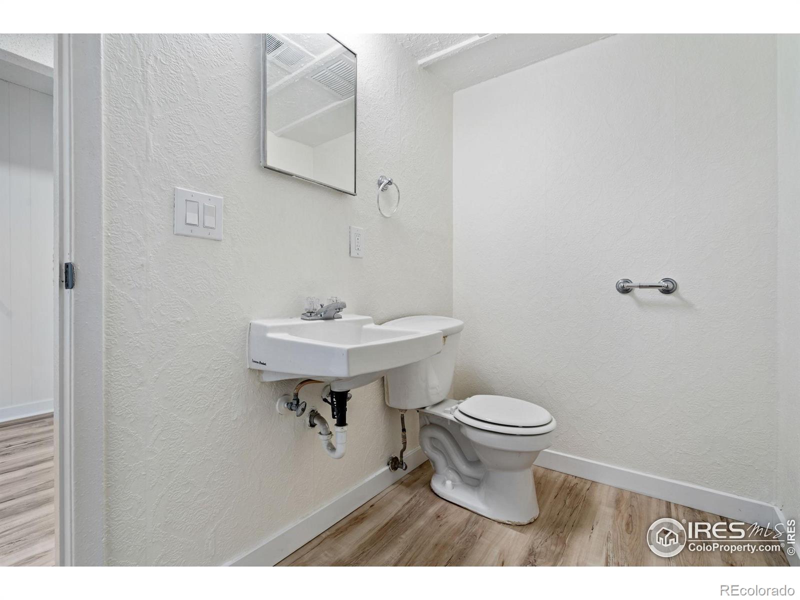 MLS Image #28 for 12203 e 53rd avenue,denver, Colorado