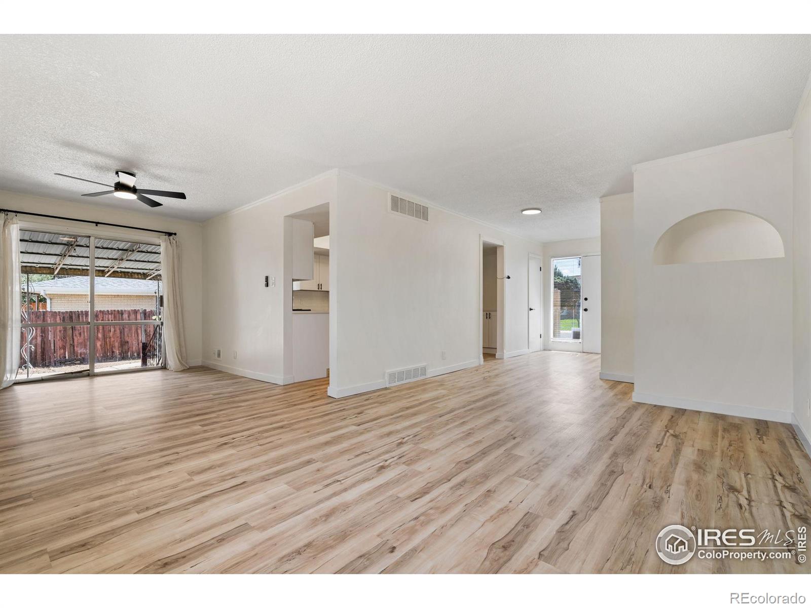 MLS Image #7 for 12203 e 53rd avenue,denver, Colorado