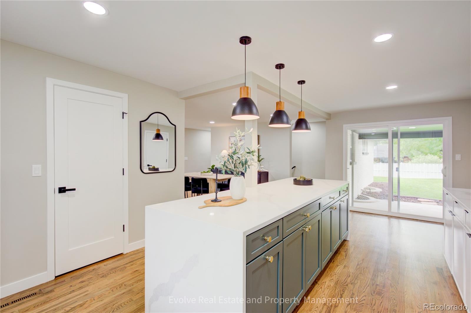 MLS Image #15 for 2525 s ivanhoe place,denver, Colorado