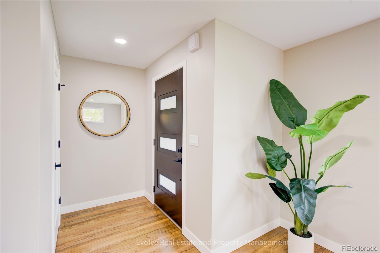MLS Image #4 for 2525 s ivanhoe place,denver, Colorado