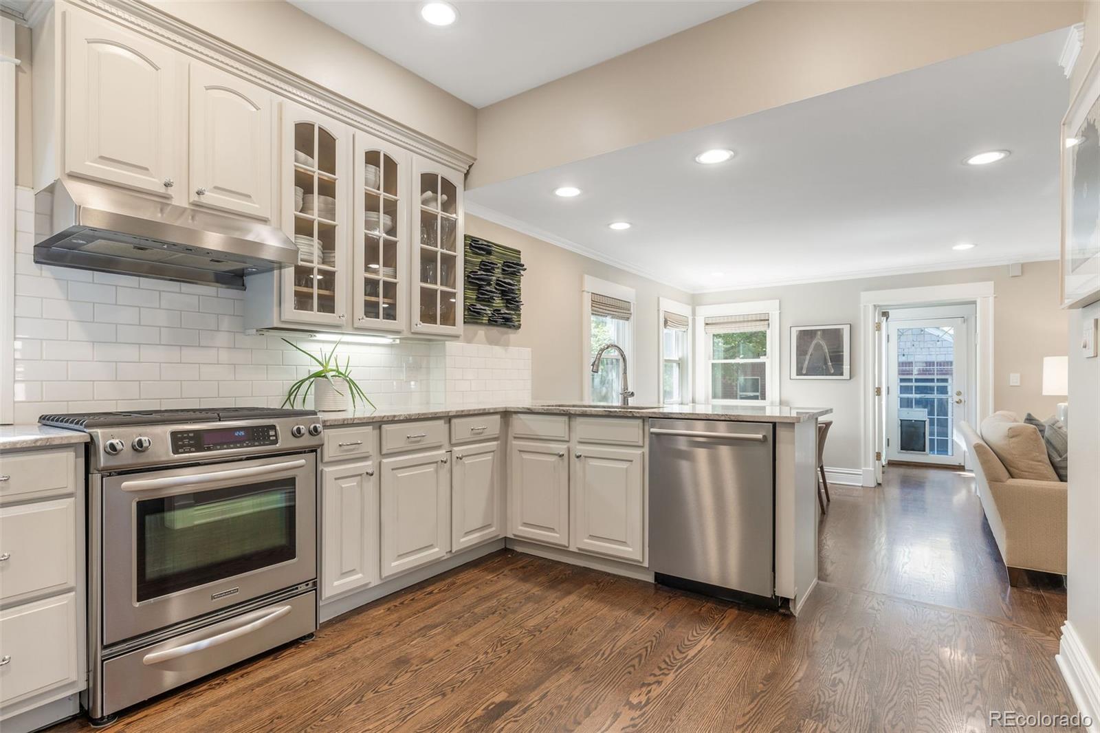 MLS Image #12 for 635 n high street,denver, Colorado