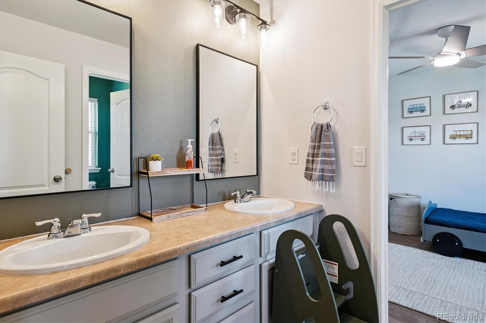 MLS Image #18 for 234 n millbrook court,aurora, Colorado