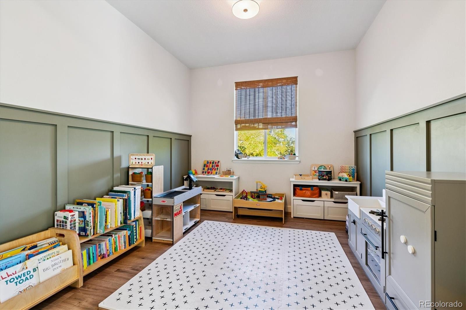 MLS Image #5 for 234 n millbrook court,aurora, Colorado