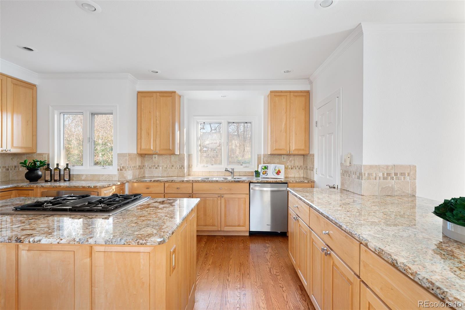 MLS Image #11 for 2435 s fillmore street,denver, Colorado