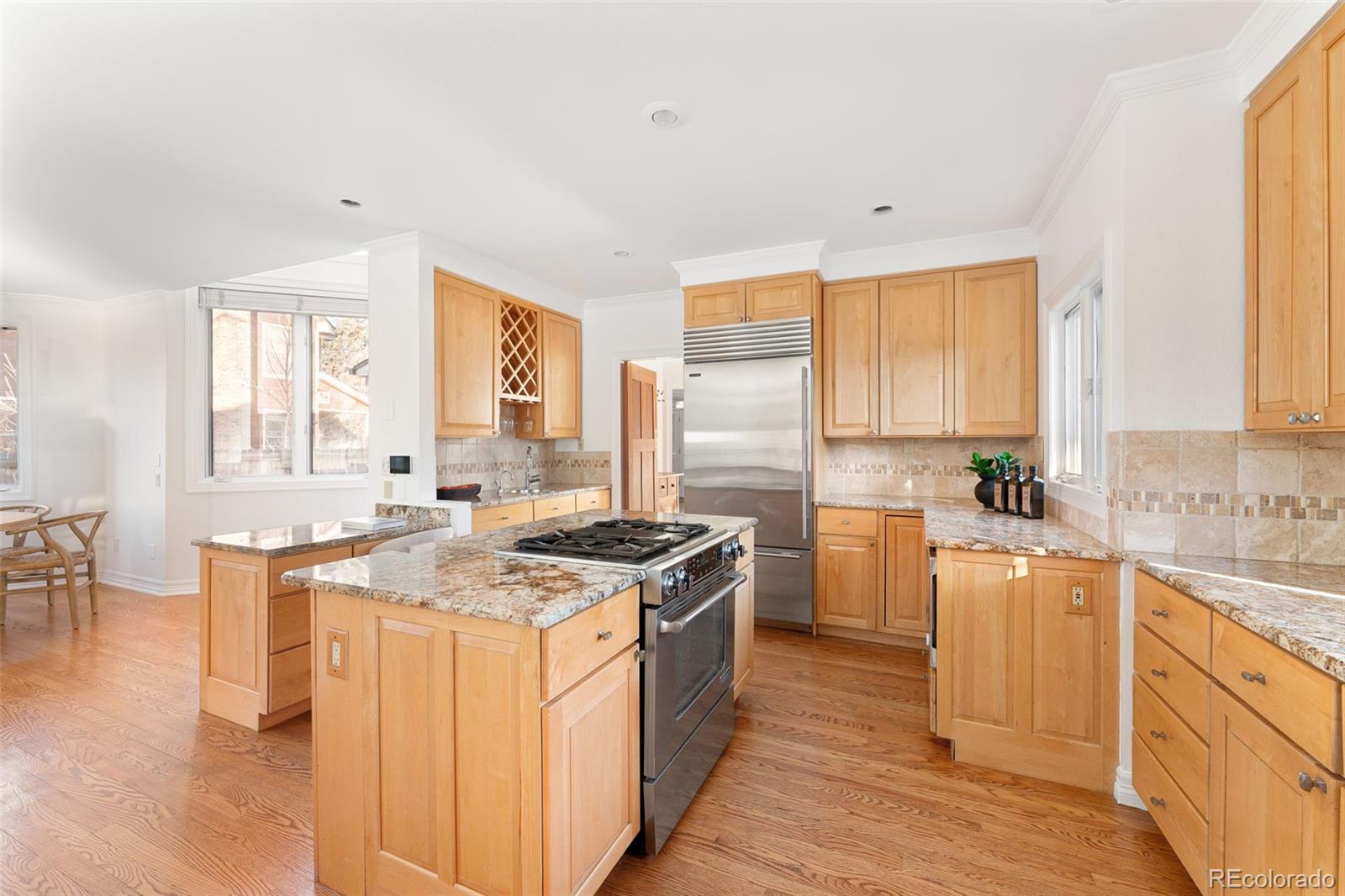 MLS Image #12 for 2435 s fillmore street,denver, Colorado