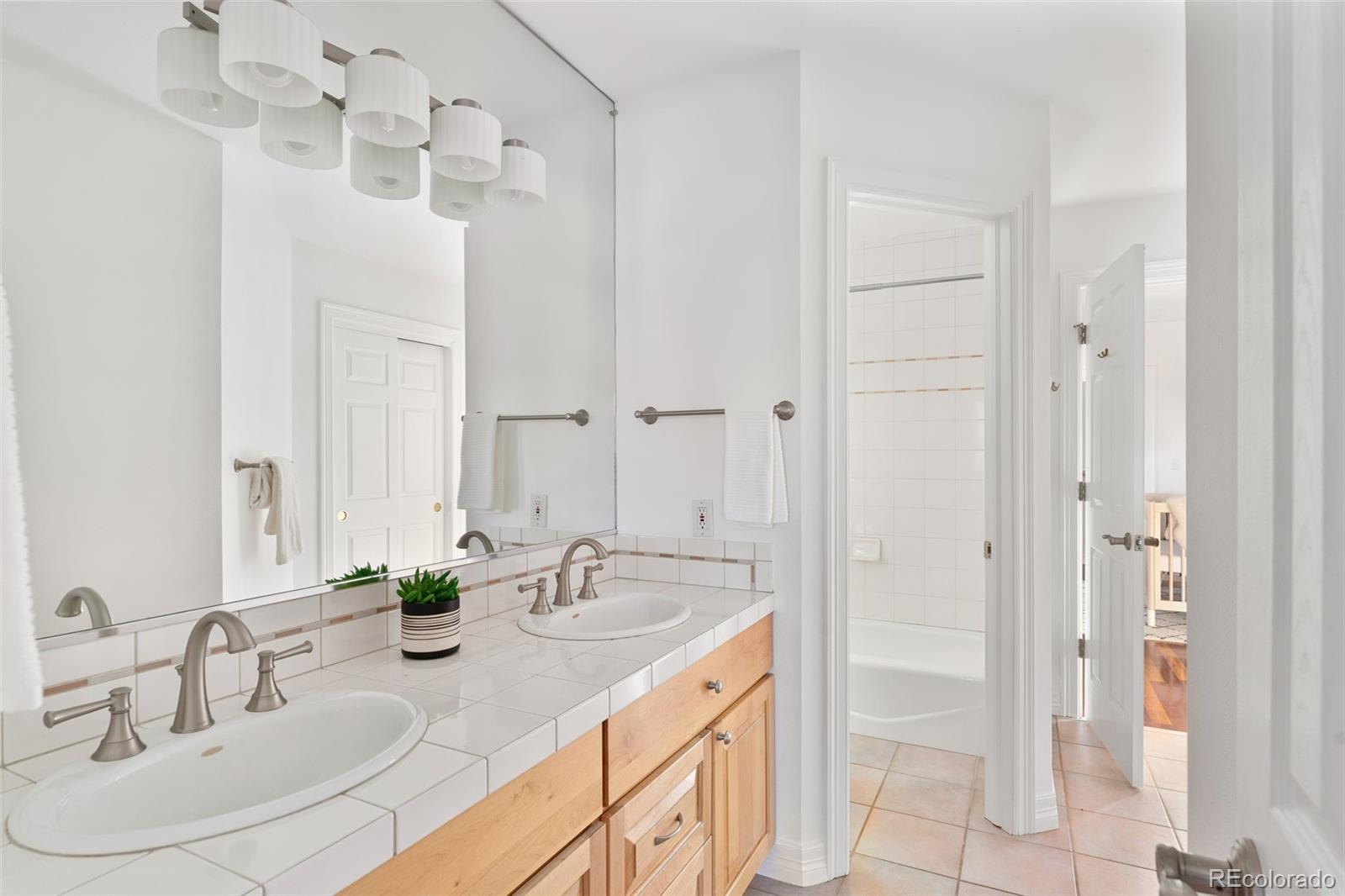 MLS Image #28 for 2435 s fillmore street,denver, Colorado