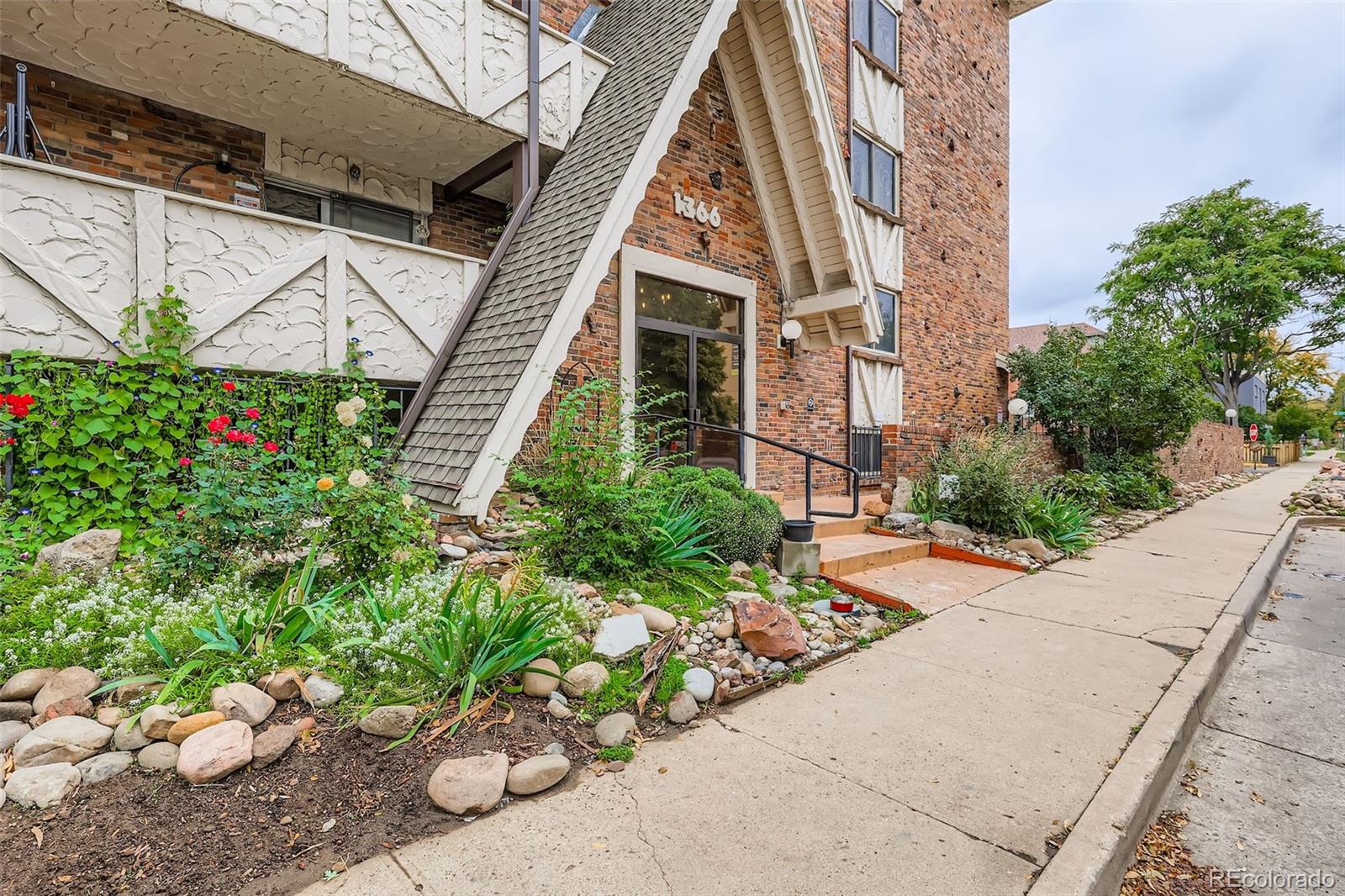 MLS Image #2 for 1366  garfield street 209,denver, Colorado
