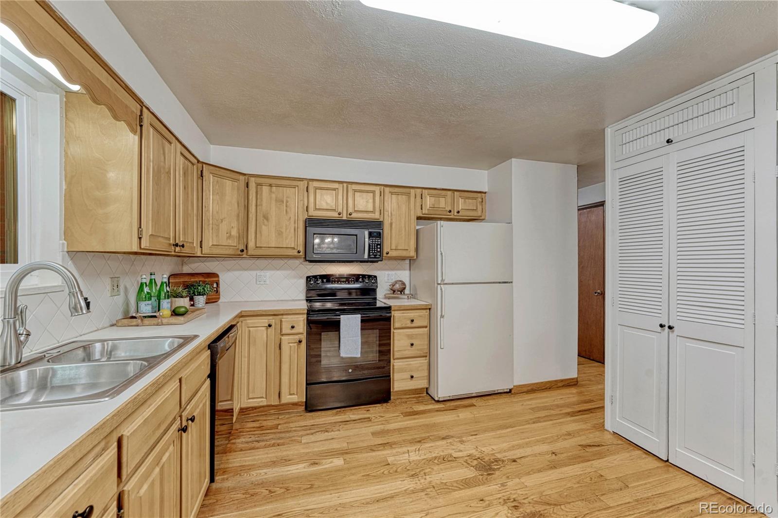 MLS Image #18 for 607 s oswego court,aurora, Colorado