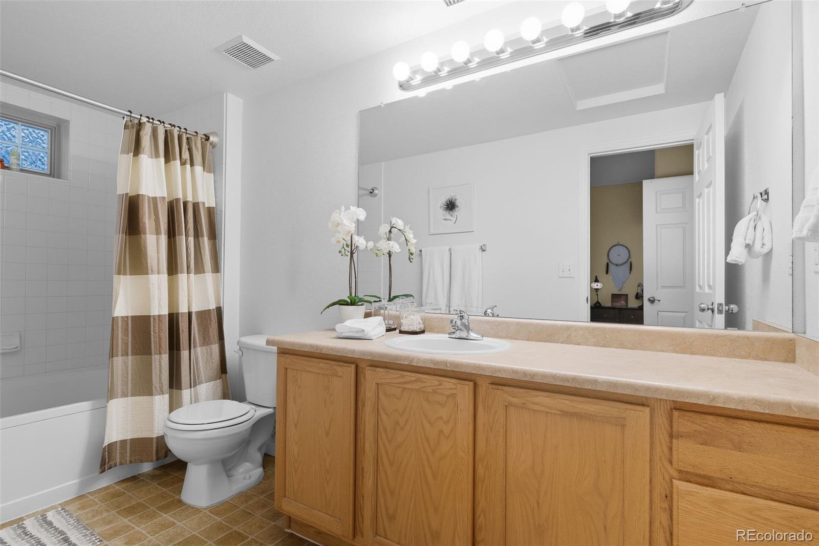 MLS Image #15 for 5800  tower road,denver, Colorado