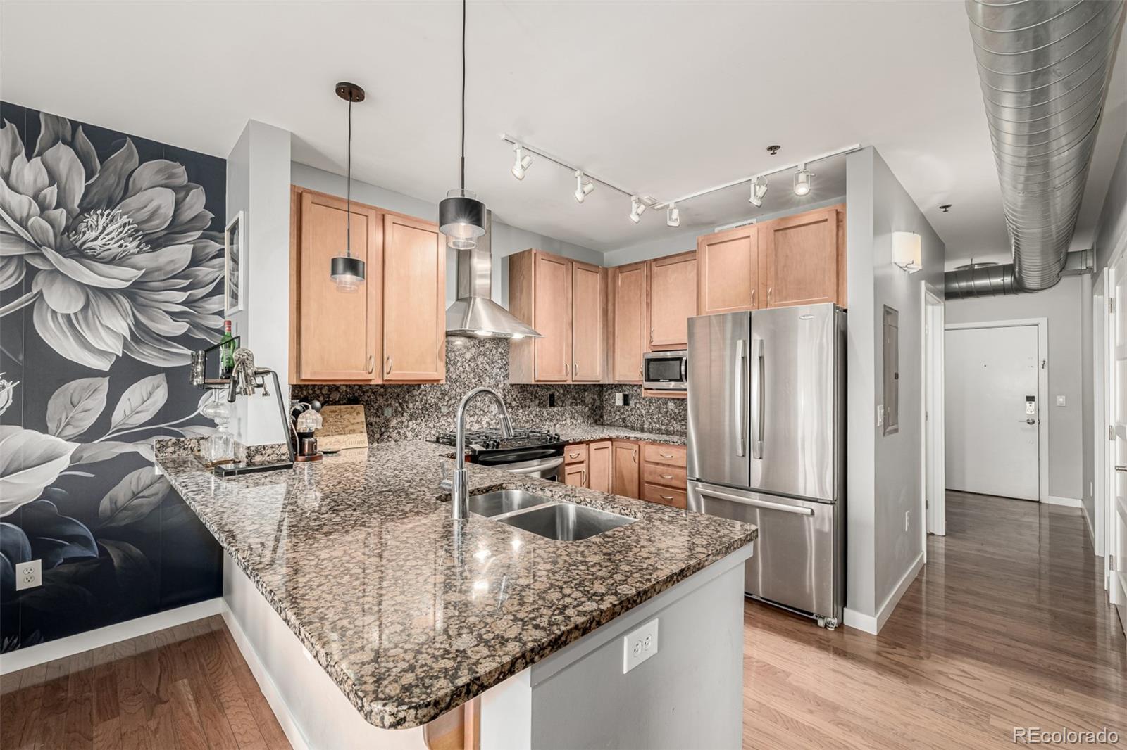 MLS Image #10 for 1313 s clarkson street 305,denver, Colorado
