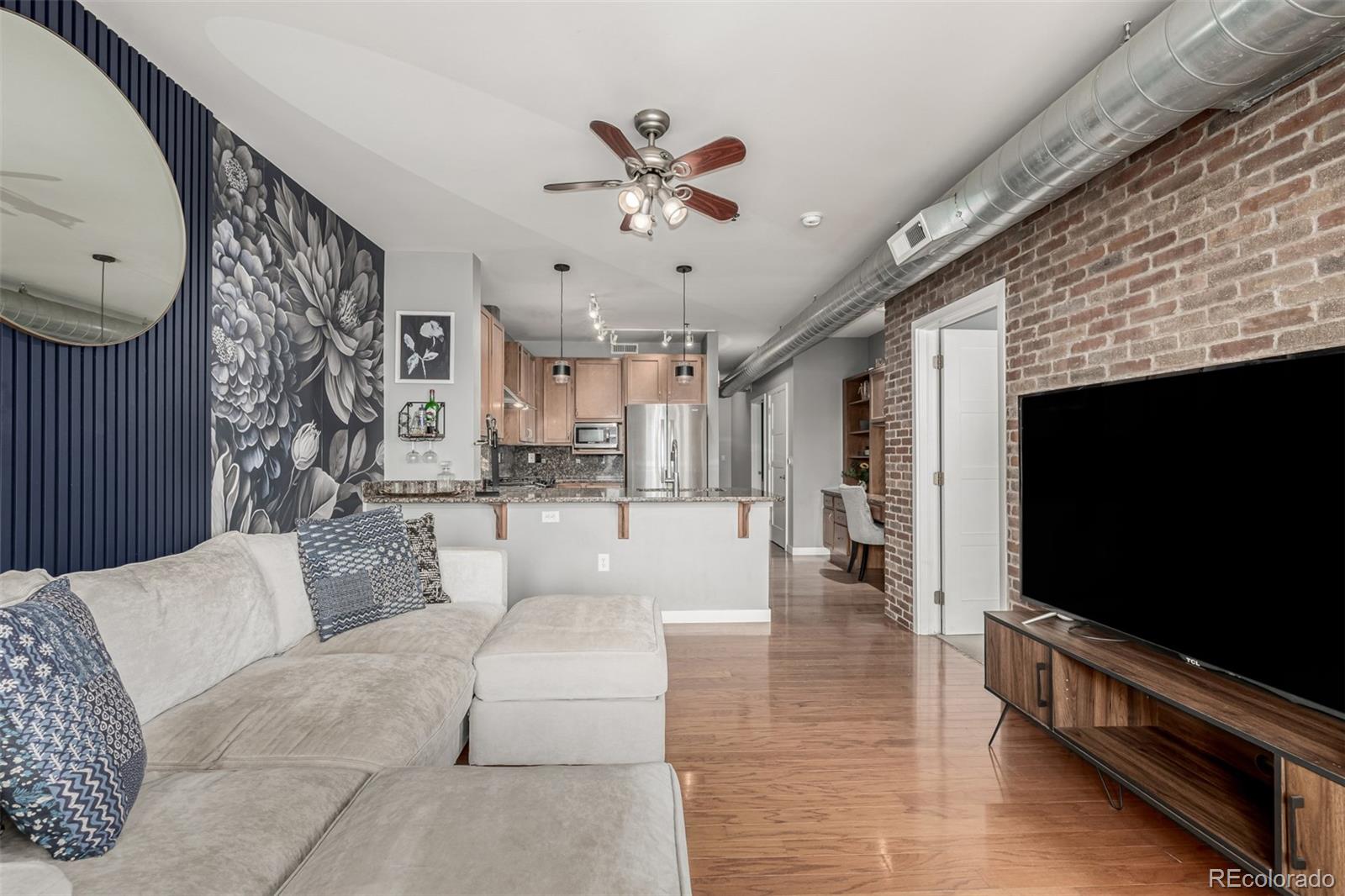 MLS Image #8 for 1313 s clarkson street 305,denver, Colorado