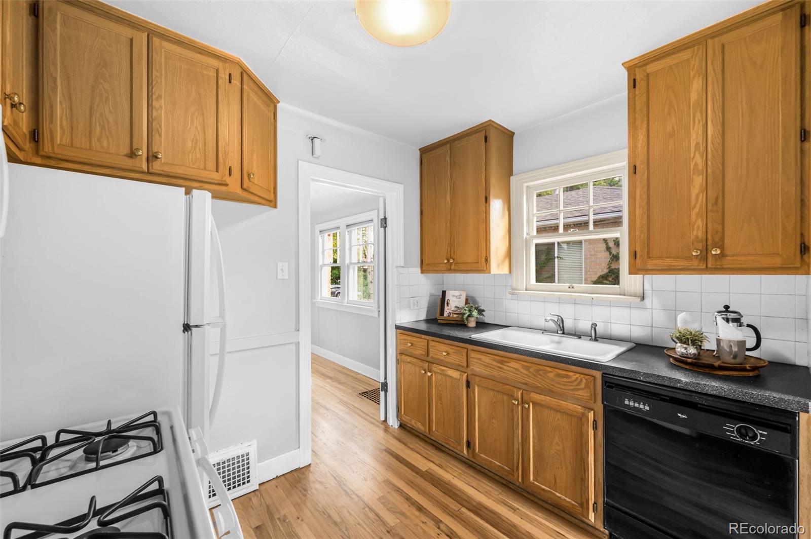 MLS Image #11 for 2137 s washington street,denver, Colorado