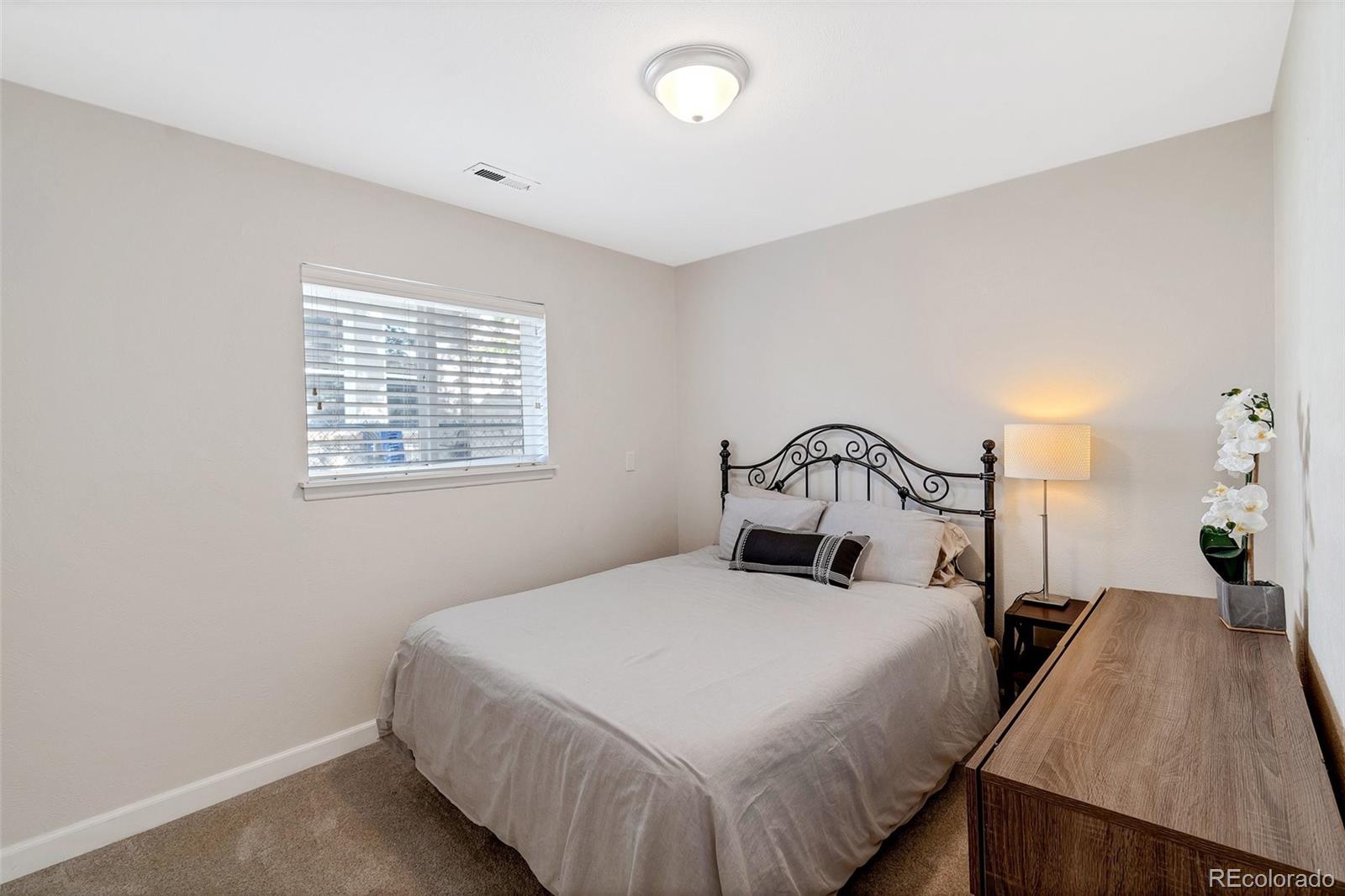 MLS Image #9 for 2606 s grant street,denver, Colorado