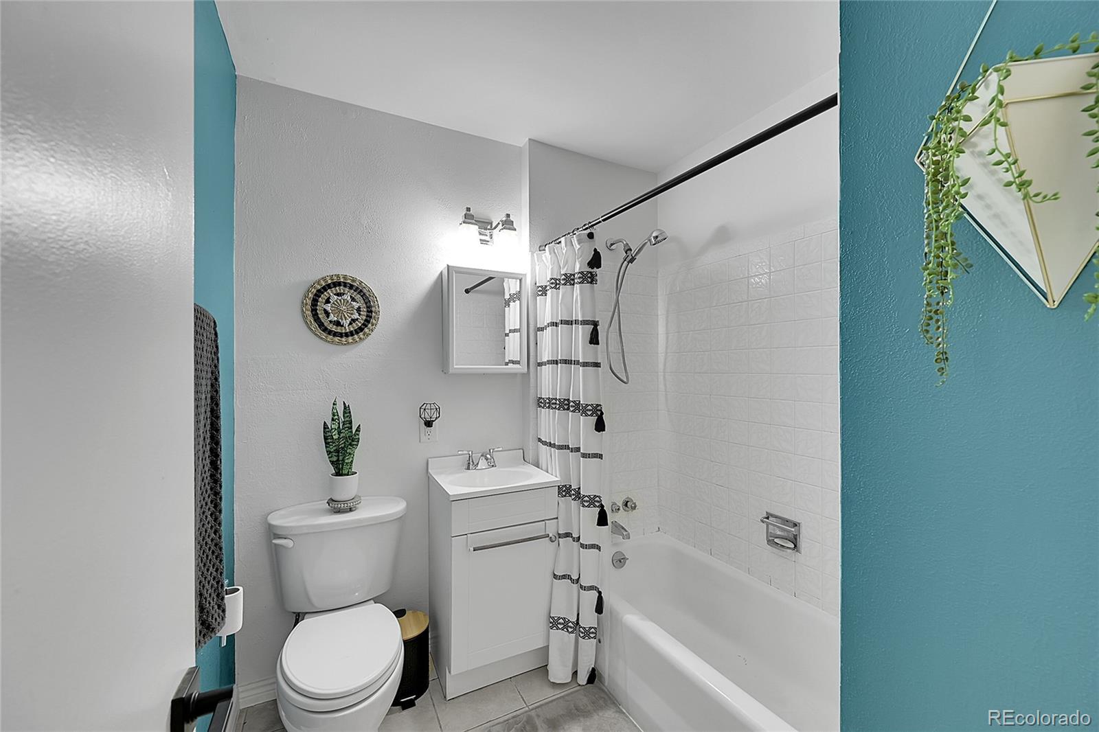 MLS Image #14 for 3367 s stuart street,denver, Colorado