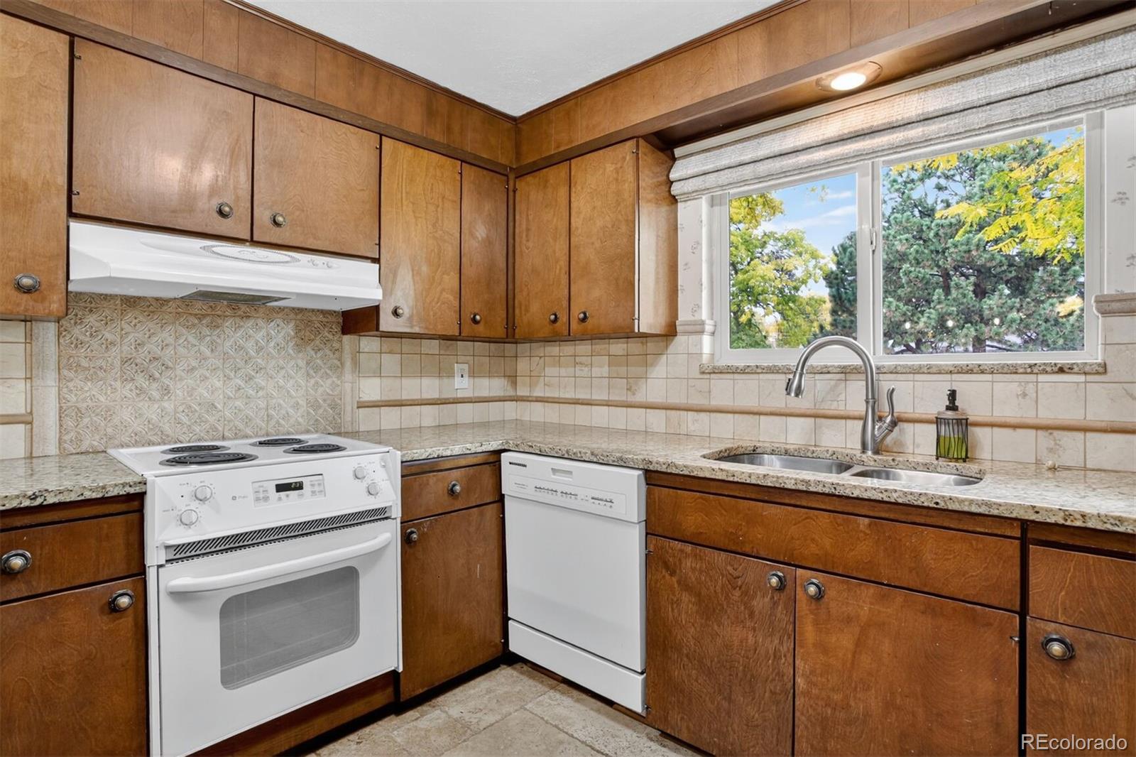 MLS Image #11 for 1288 s drexel way,lakewood, Colorado