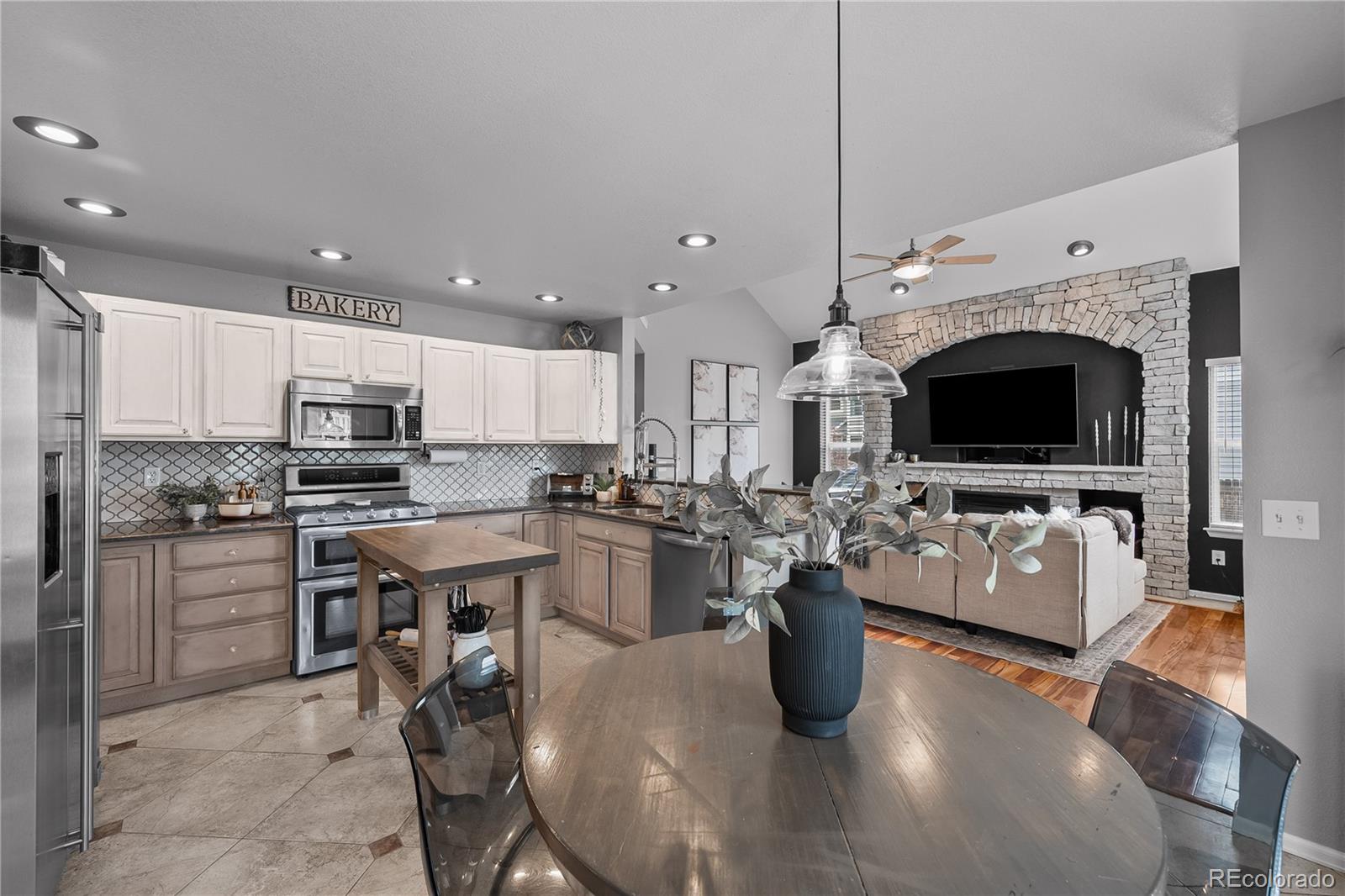 MLS Image #4 for 23286 e lake place,aurora, Colorado