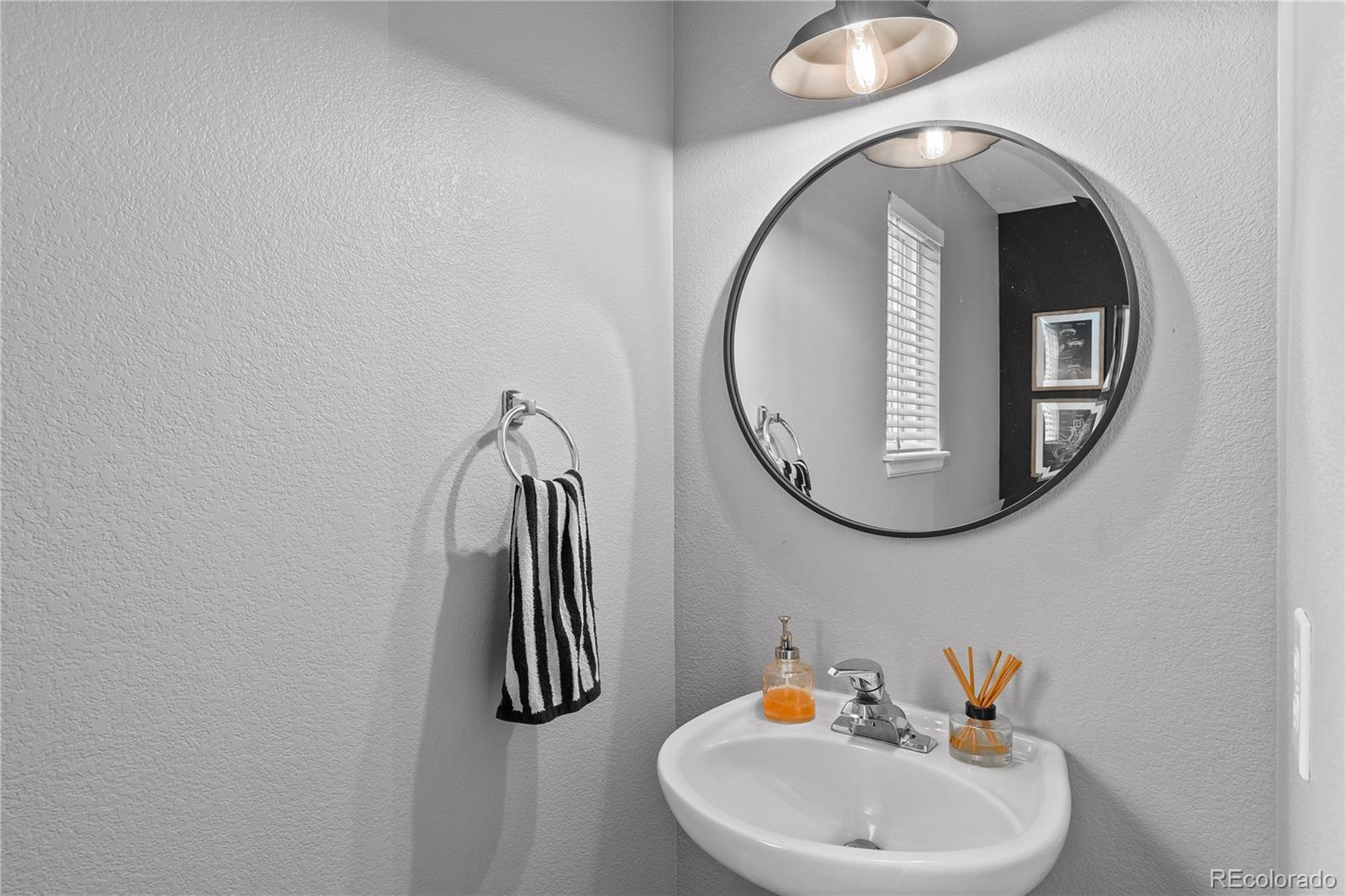 MLS Image #7 for 23286 e lake place,aurora, Colorado