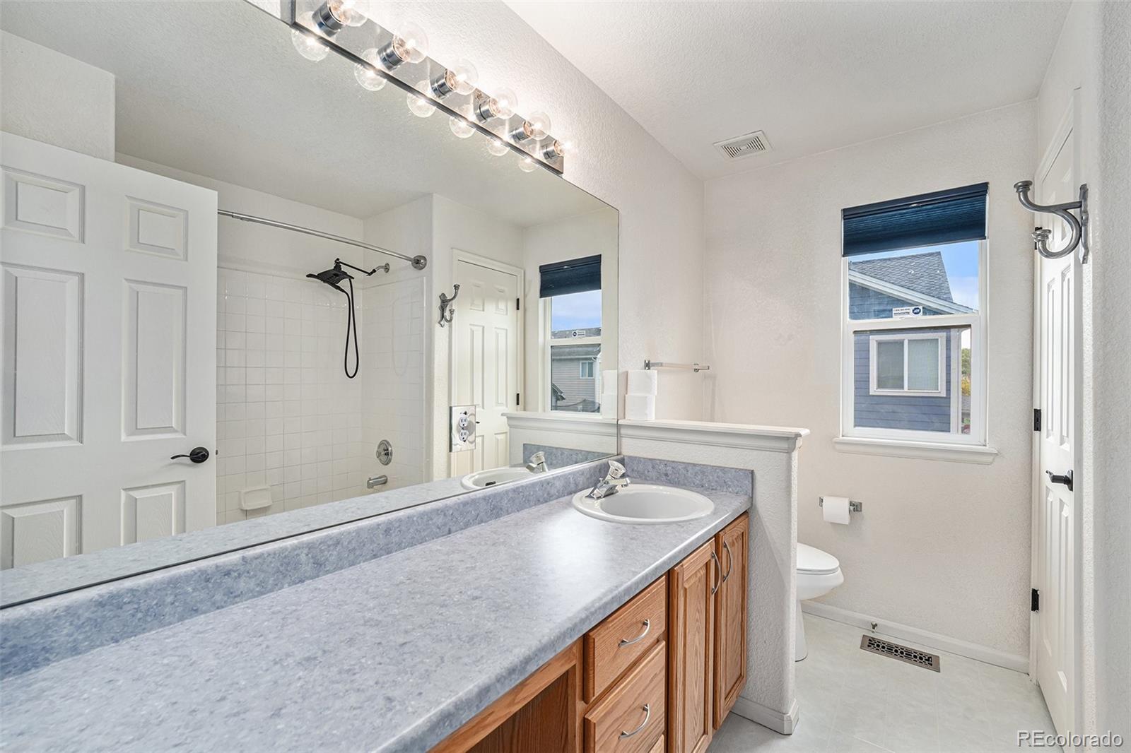 MLS Image #16 for 5583  helena street,denver, Colorado