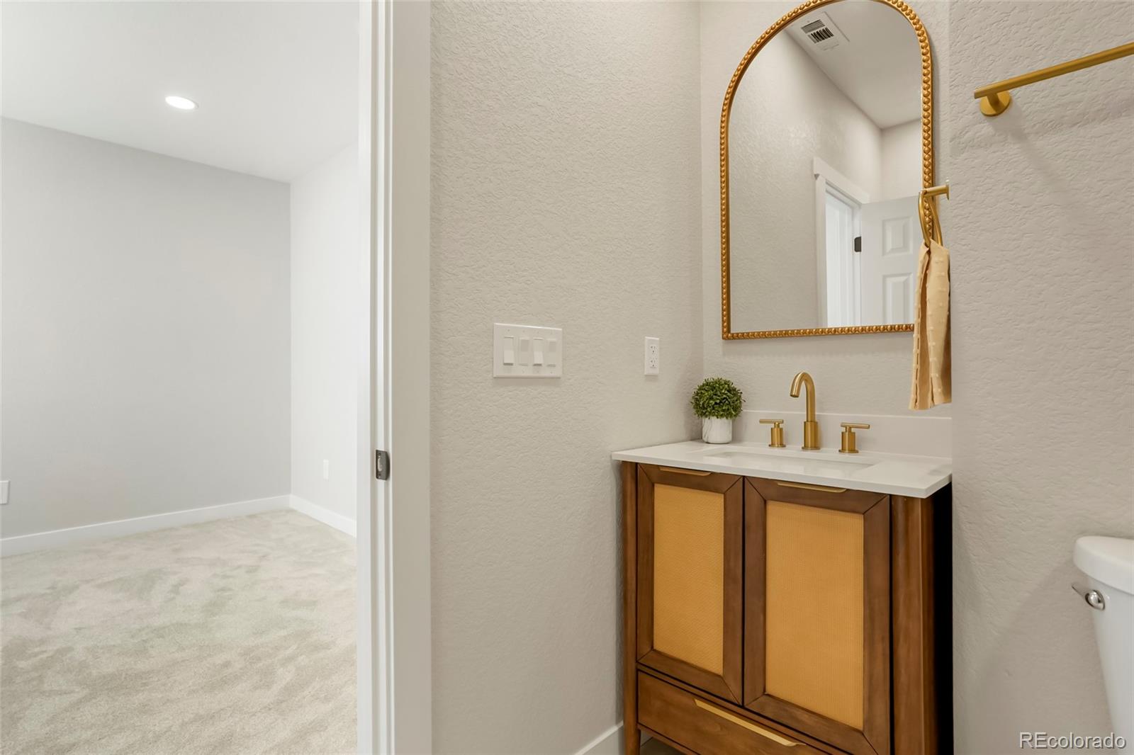 MLS Image #13 for 3301  bellaire street,denver, Colorado