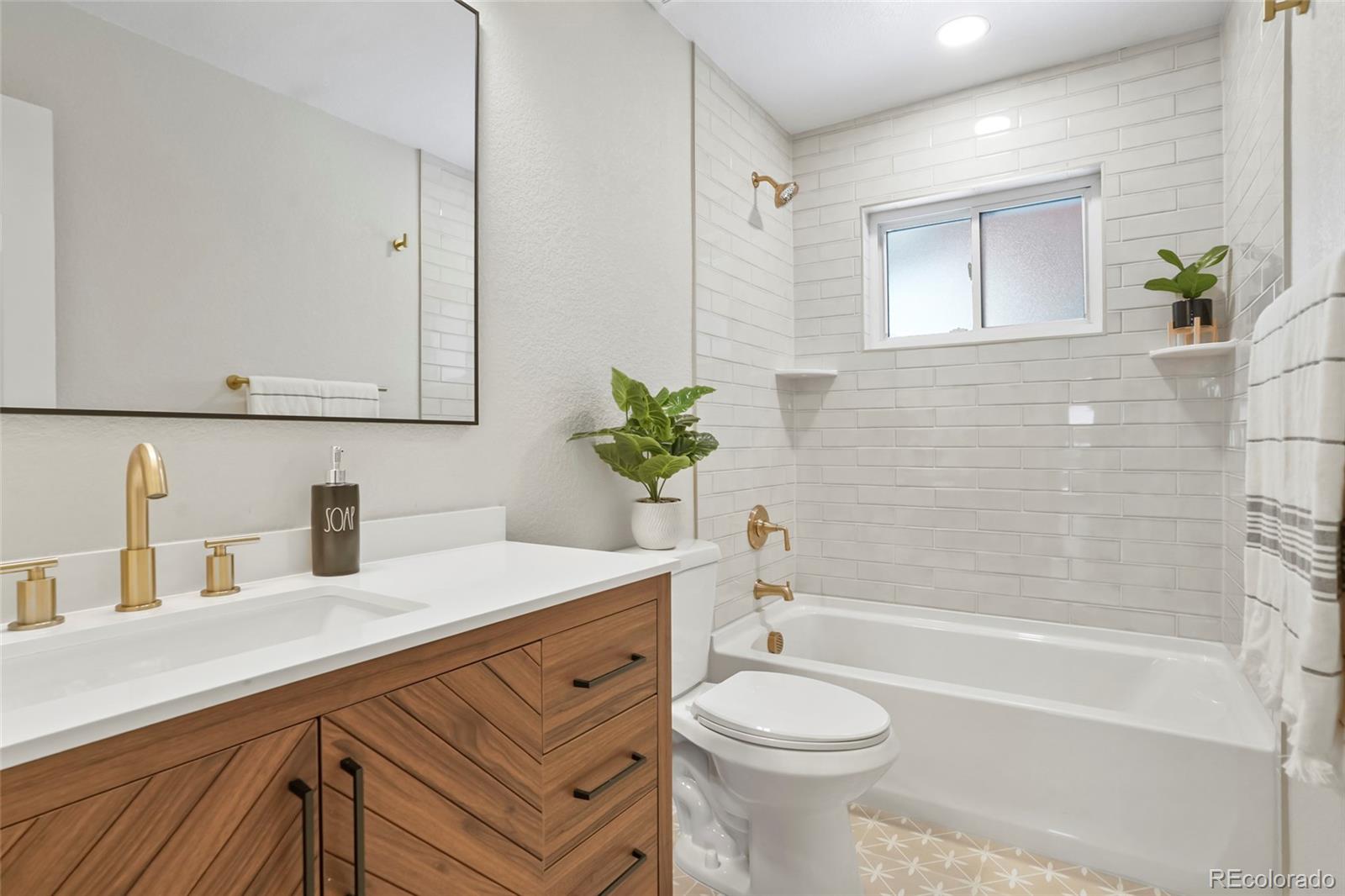 MLS Image #16 for 3301  bellaire street,denver, Colorado