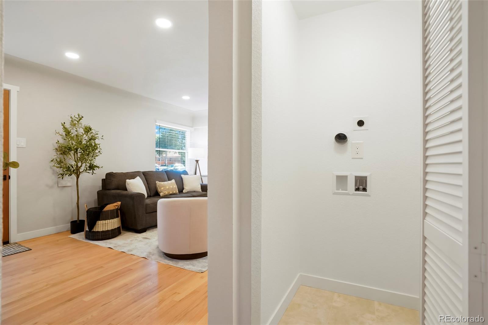 MLS Image #18 for 3301  bellaire street,denver, Colorado