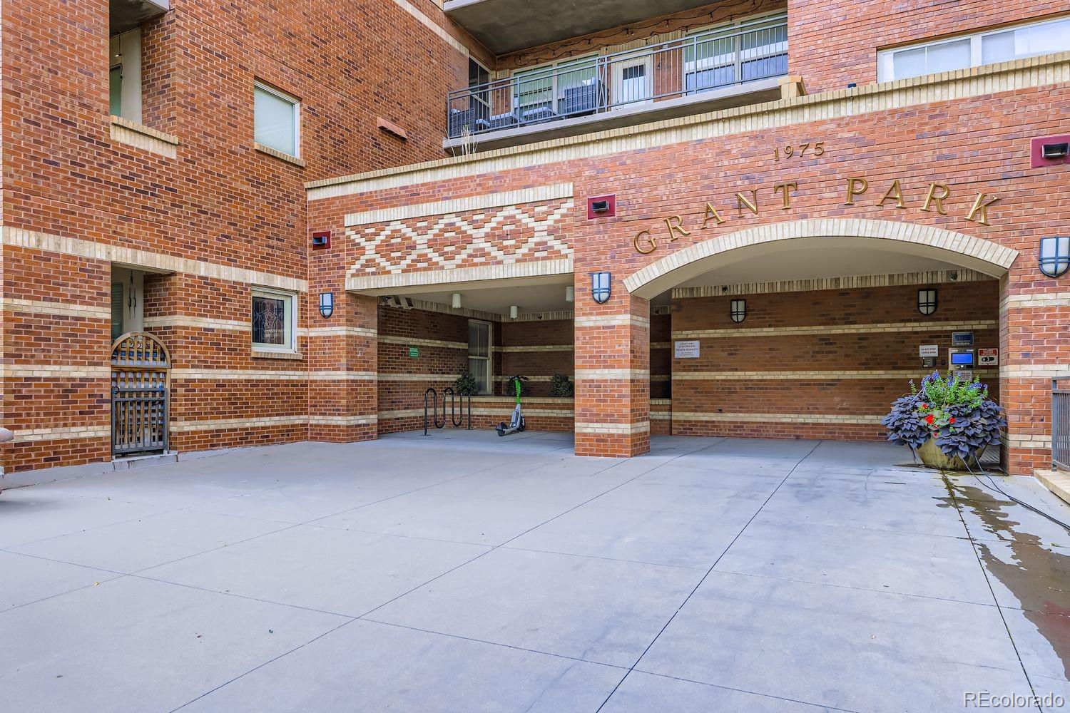 MLS Image #2 for 1975 n grant street 827,denver, Colorado