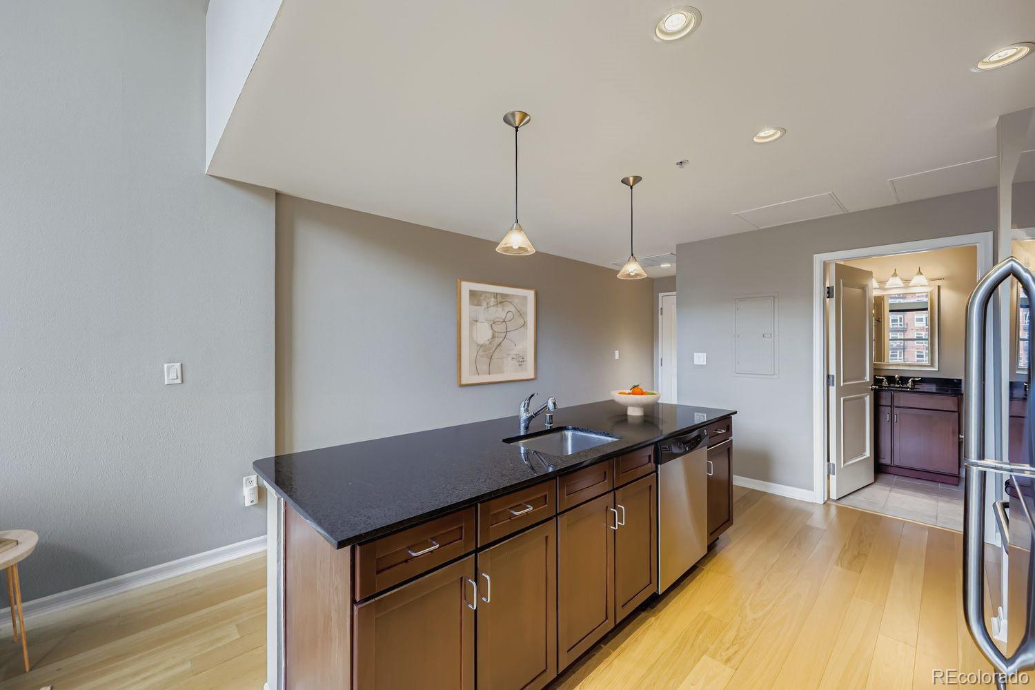 MLS Image #4 for 1975 n grant street 827,denver, Colorado