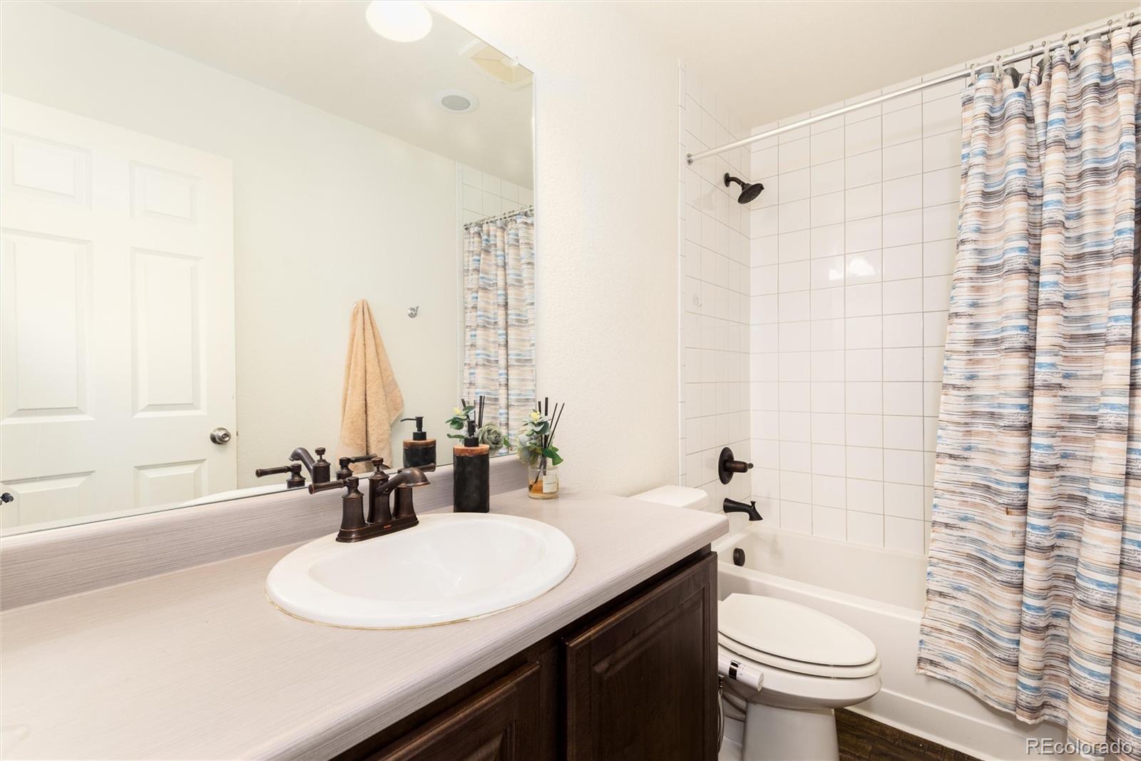 MLS Image #19 for 18295 e 52nd place,denver, Colorado