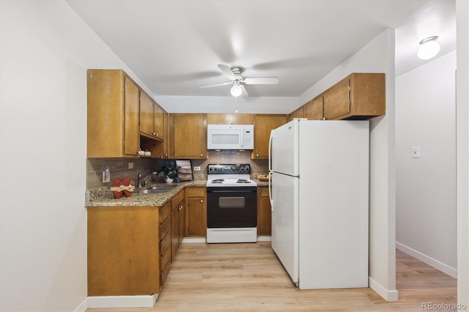 MLS Image #3 for 675 s clinton street 4b,denver, Colorado