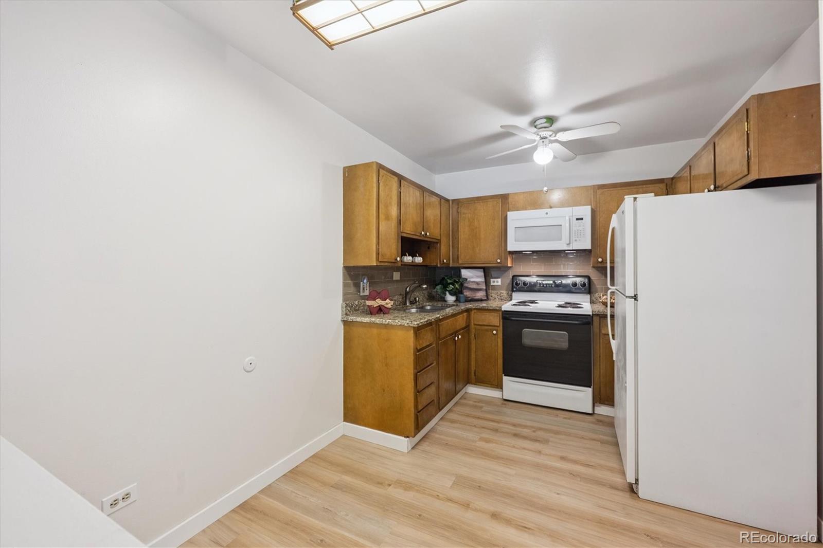 MLS Image #4 for 675 s clinton street 4b,denver, Colorado