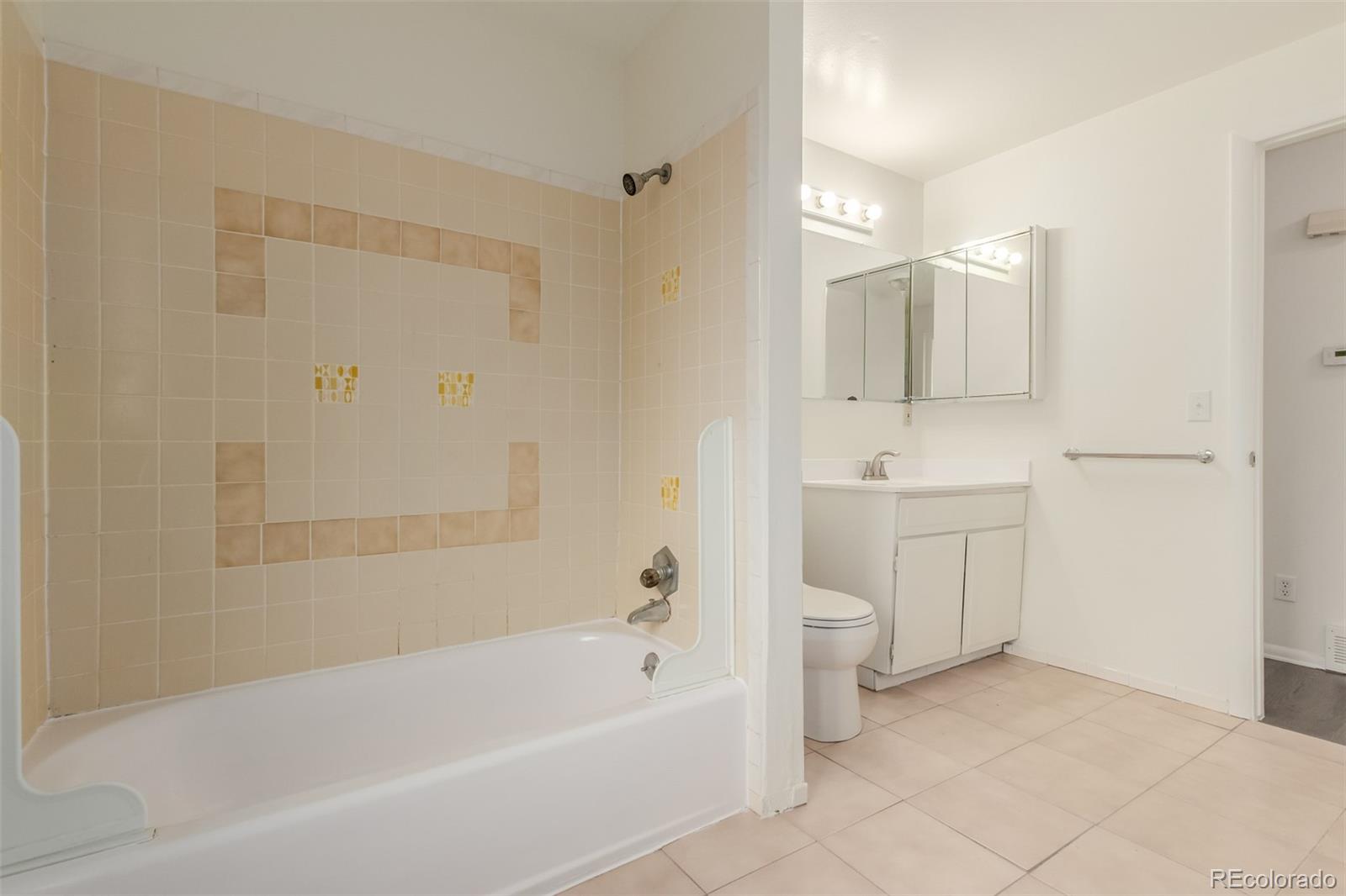 MLS Image #18 for 930  oak street,lakewood, Colorado