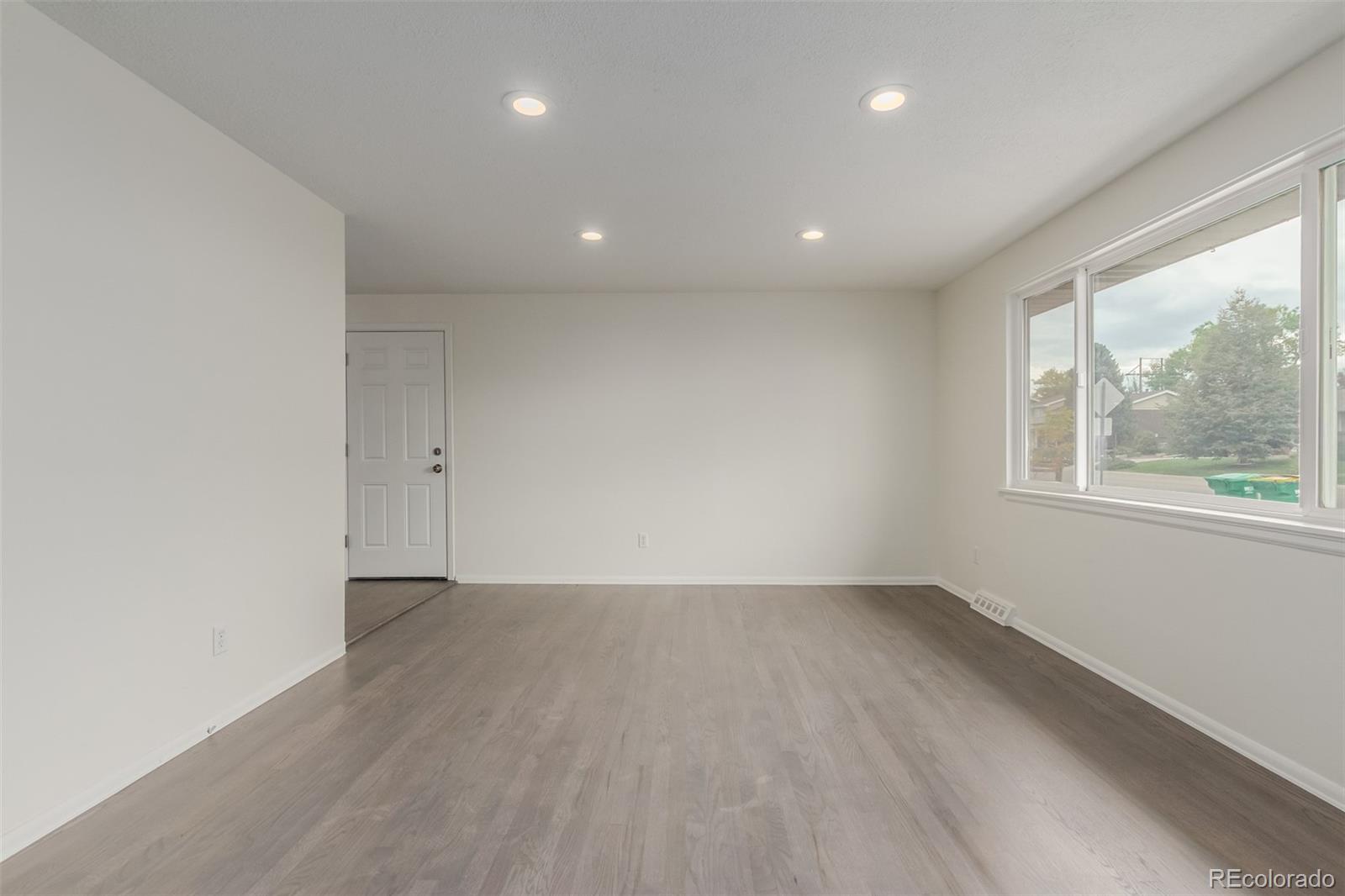MLS Image #7 for 930  oak street,lakewood, Colorado