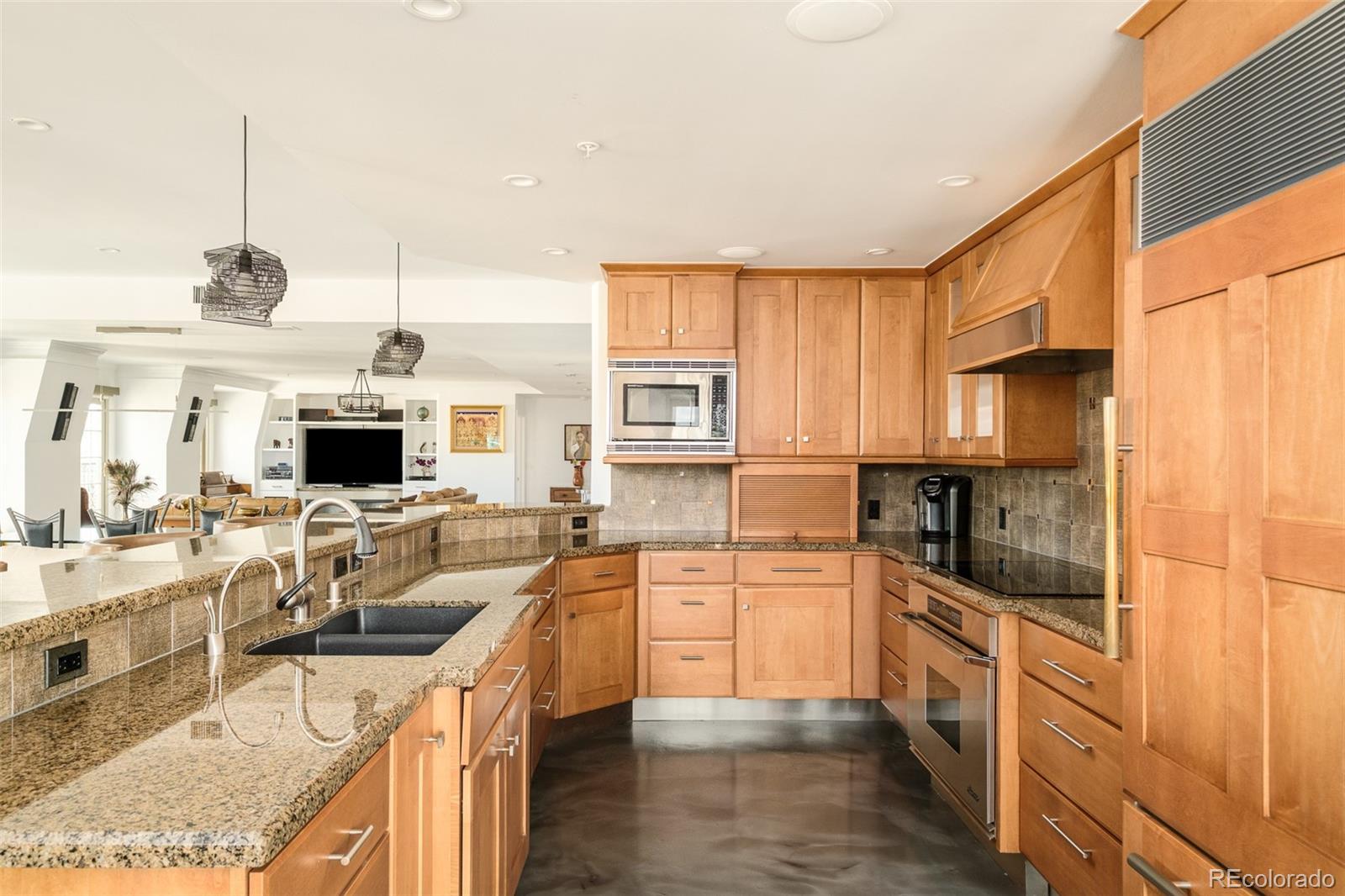 MLS Image #10 for 975 n lincoln street 14d,denver, Colorado