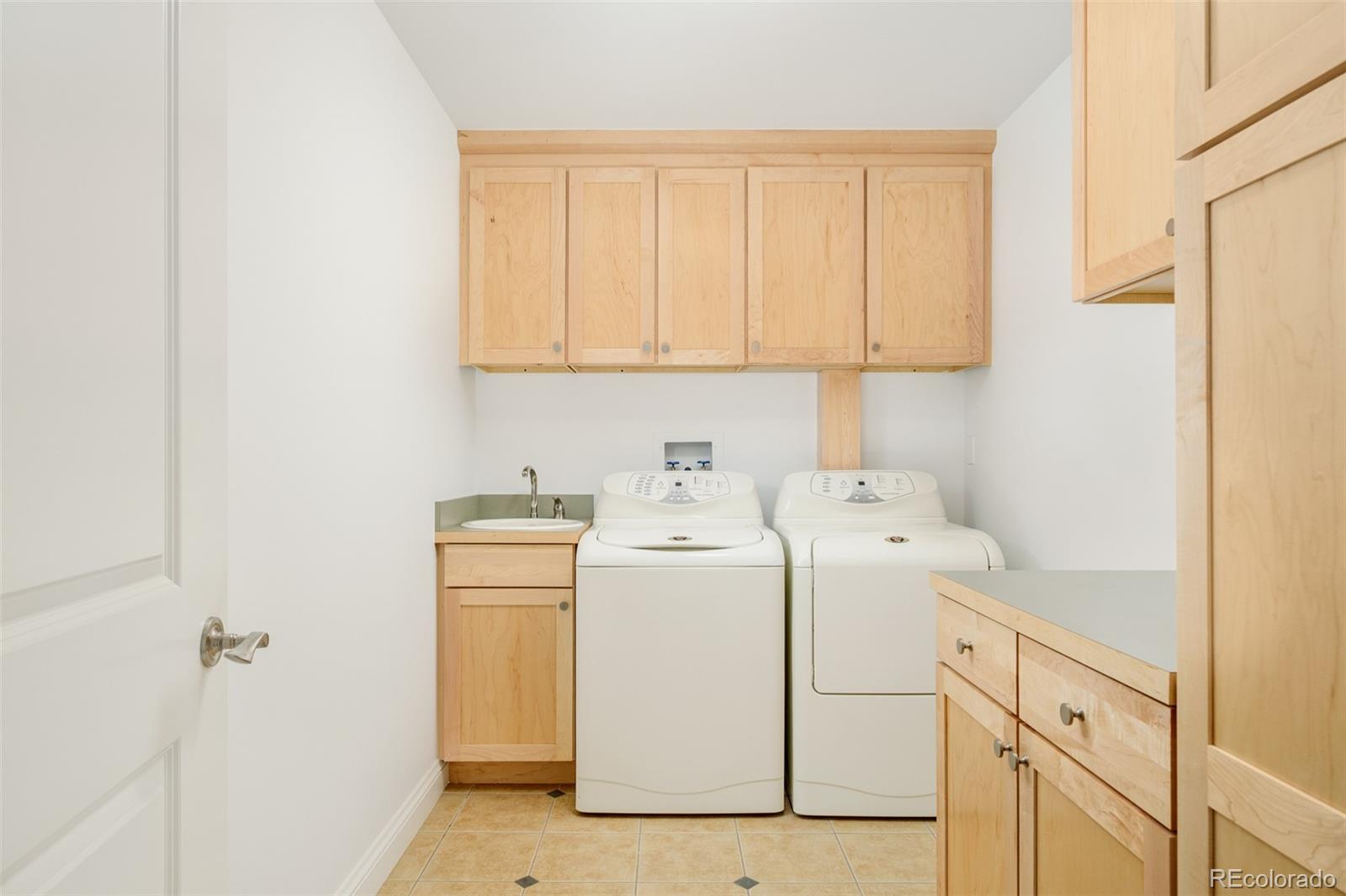 MLS Image #27 for 975 n lincoln street 14d,denver, Colorado
