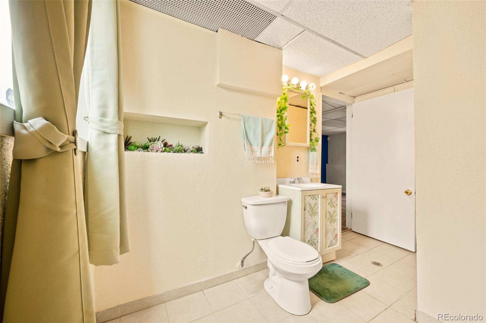 MLS Image #18 for 1966 s bryant street,denver, Colorado