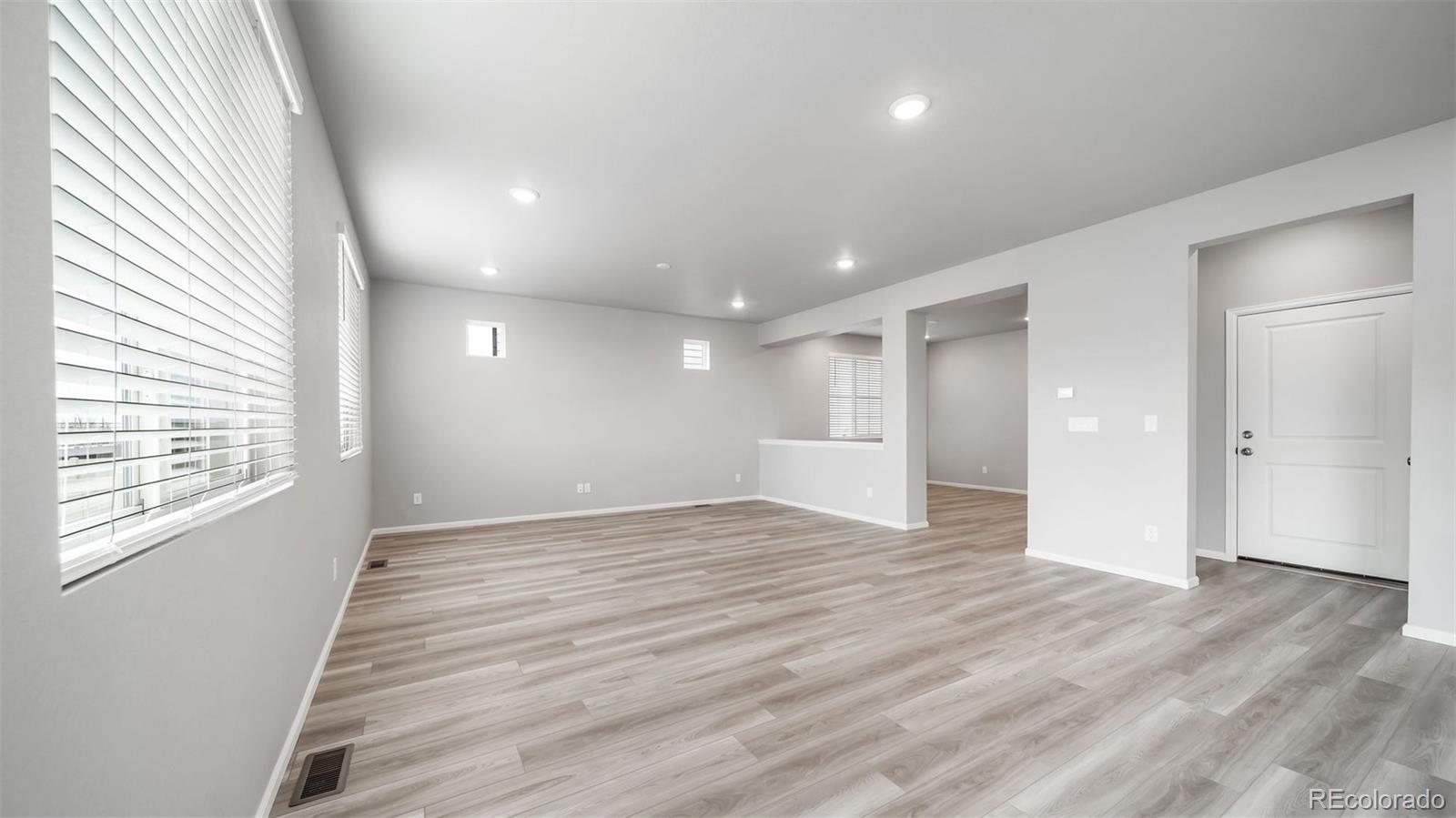 MLS Image #12 for 22332 e 38th place,aurora, Colorado